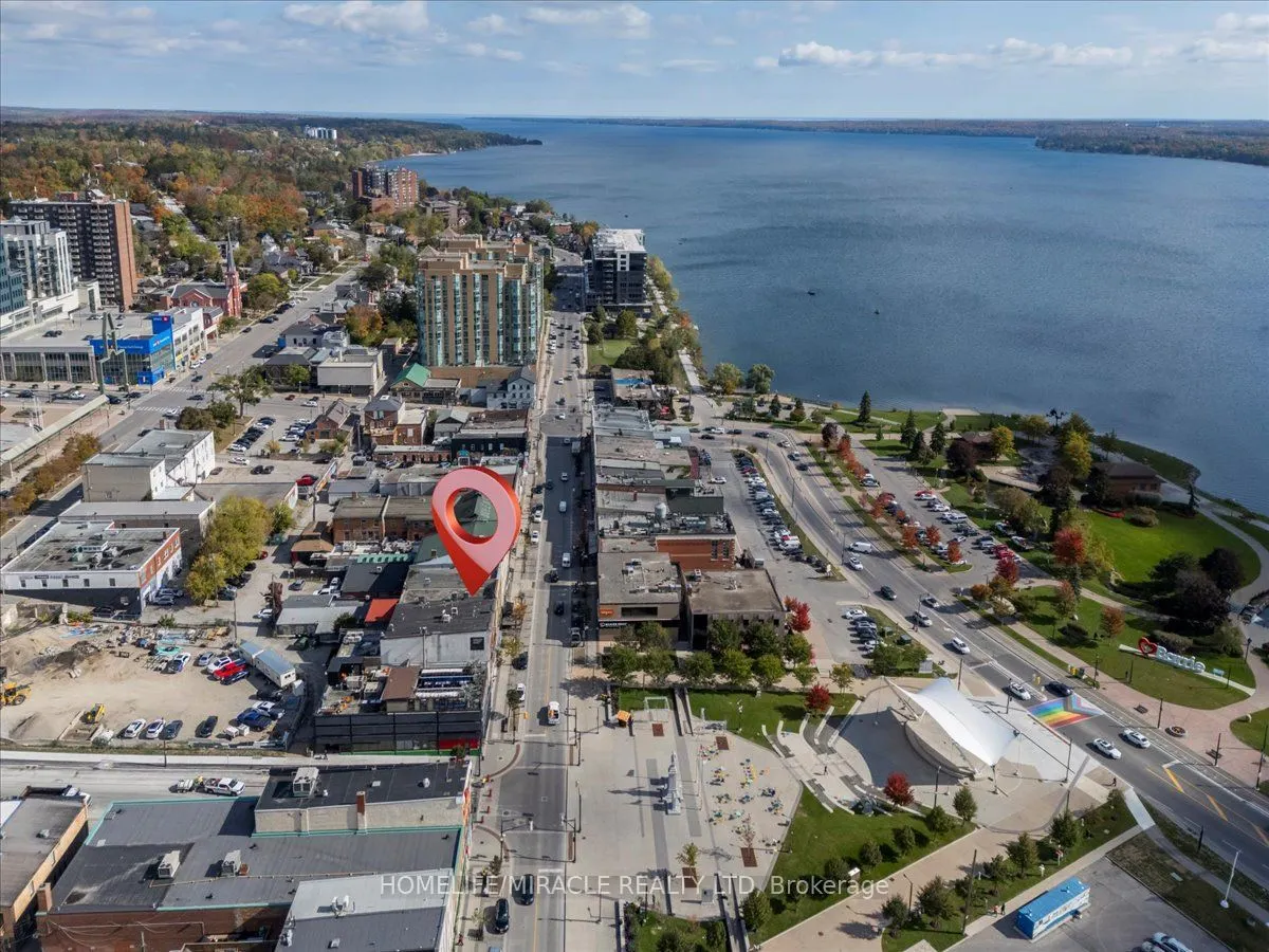 74 Dunlop Street E
