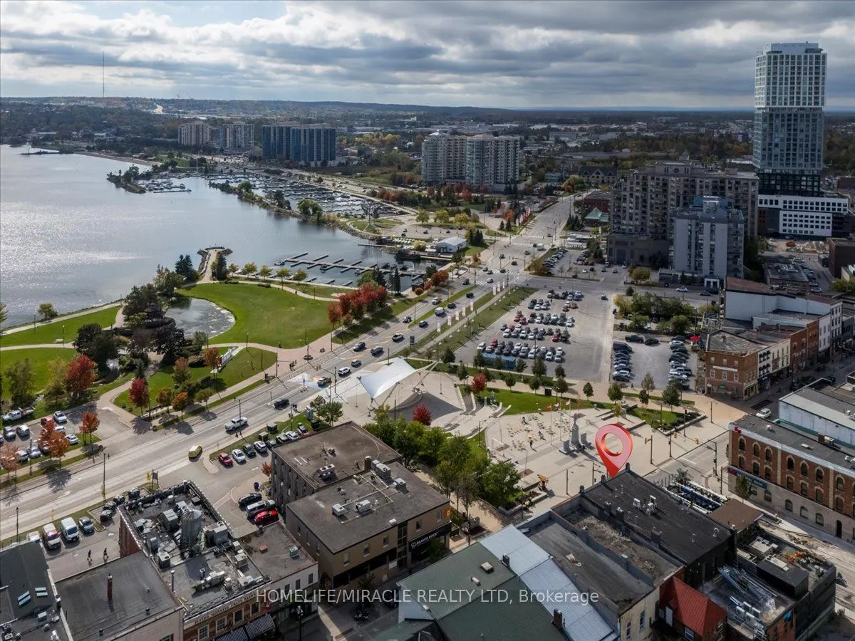 74 Dunlop Street E