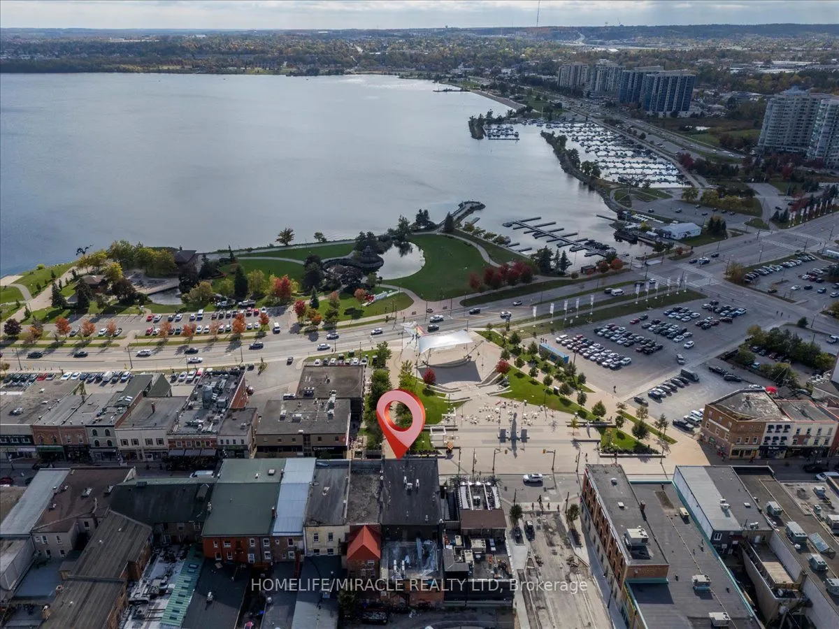 74 Dunlop Street E
