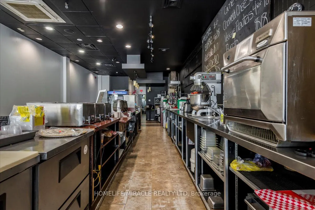 74 Dunlop Street E