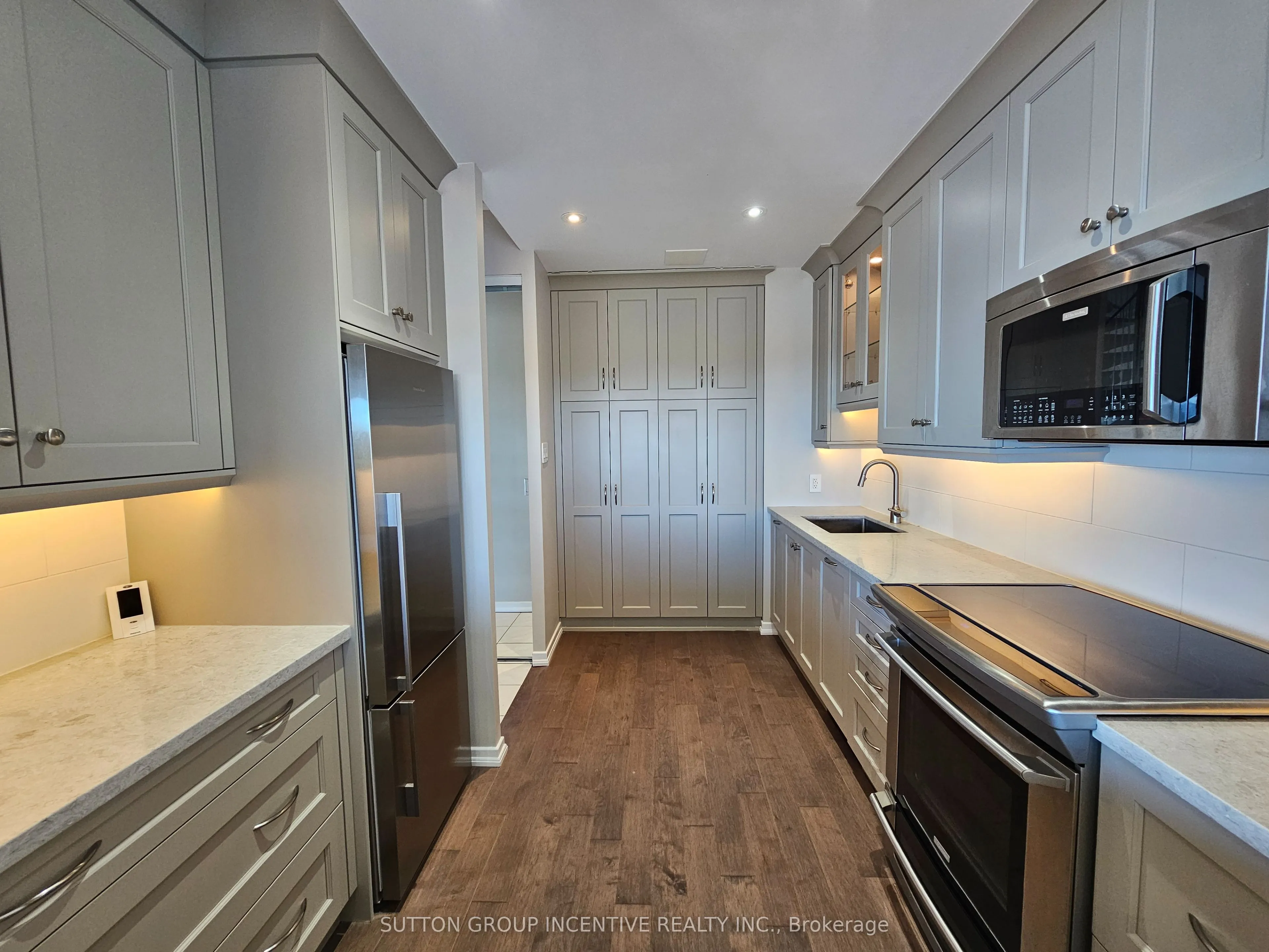 181 COLLIER Street, #PH-1503