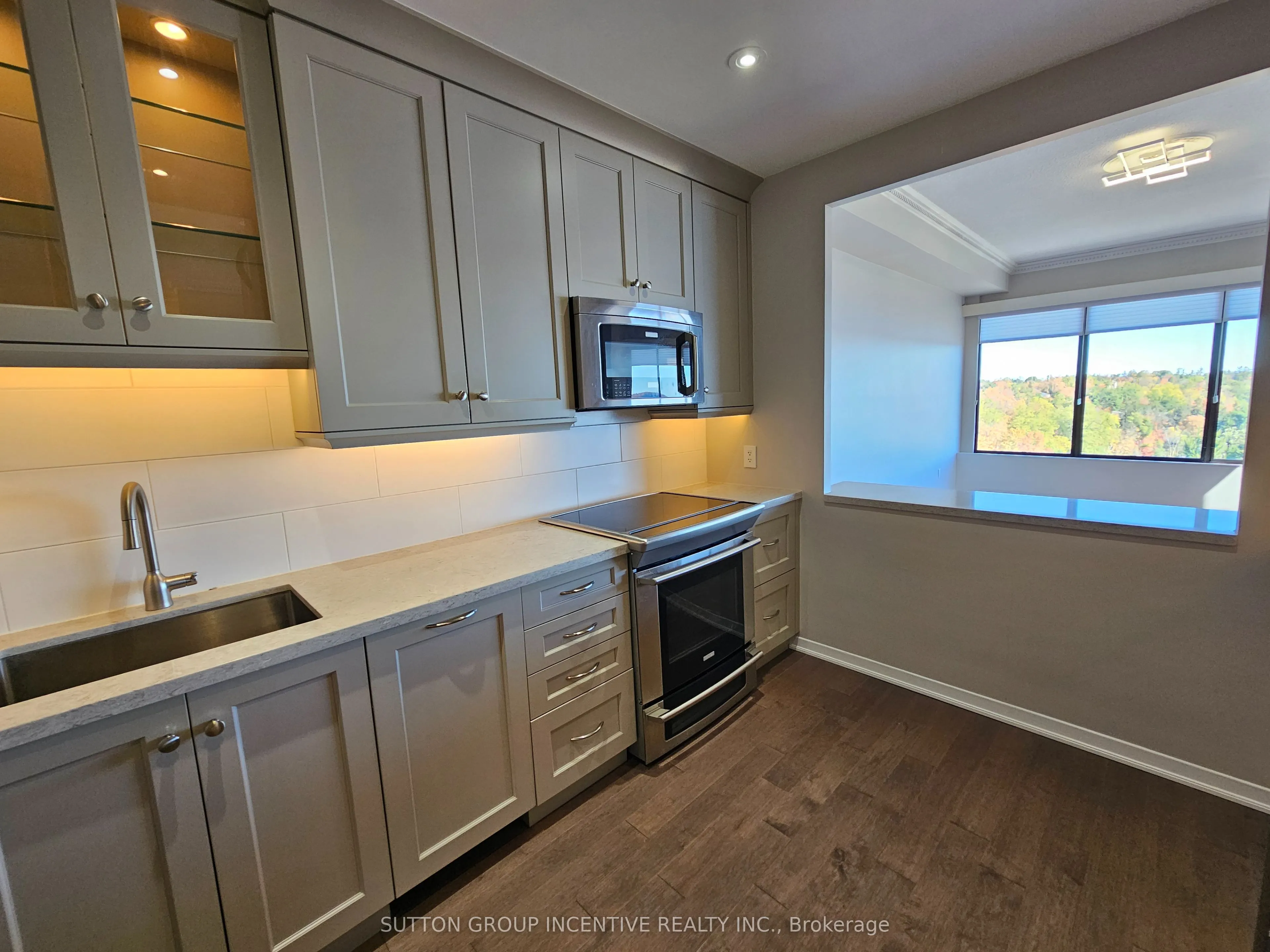 181 COLLIER Street, #PH-1503
