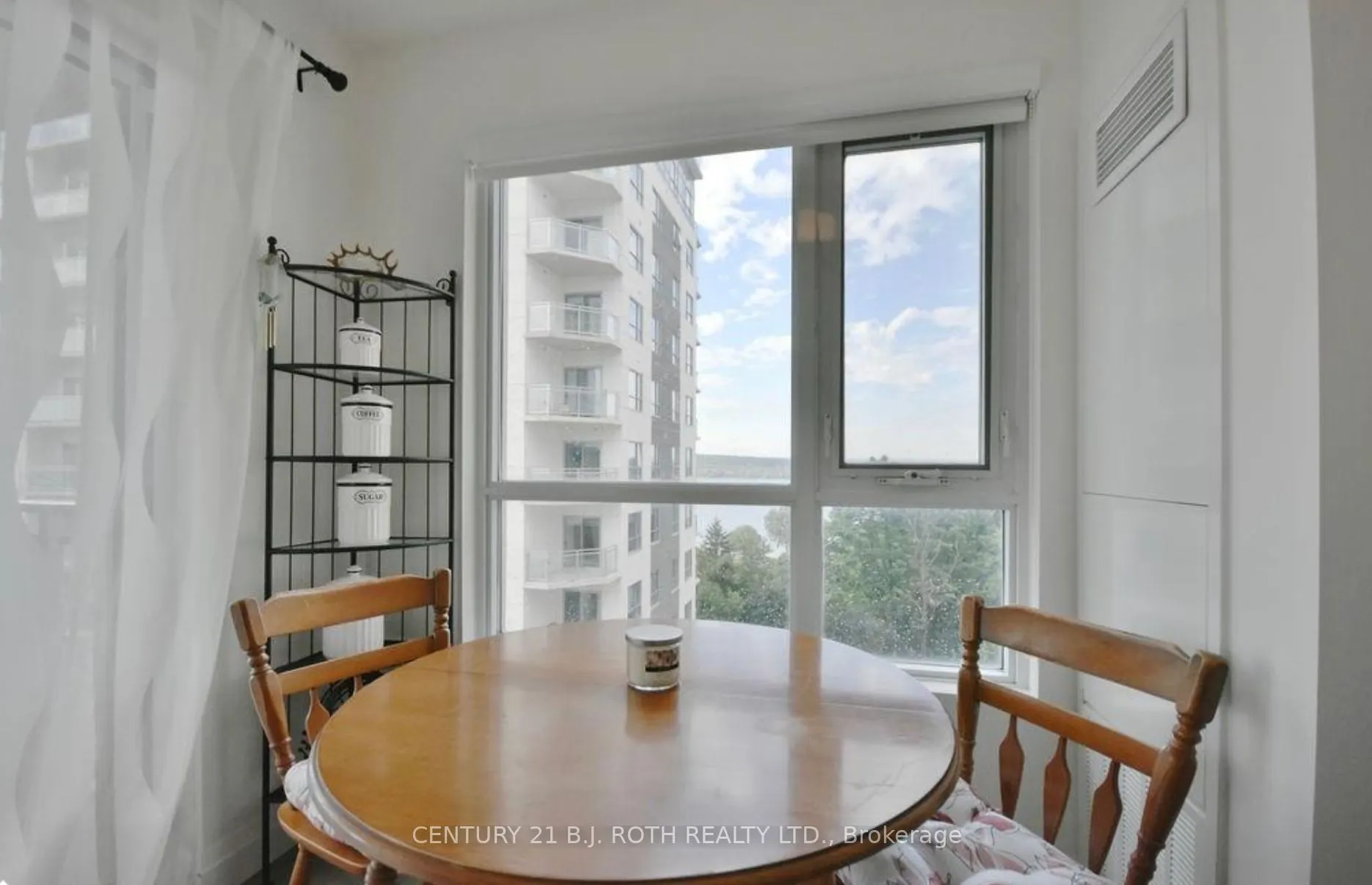 58 Lakeside Terrace, #818