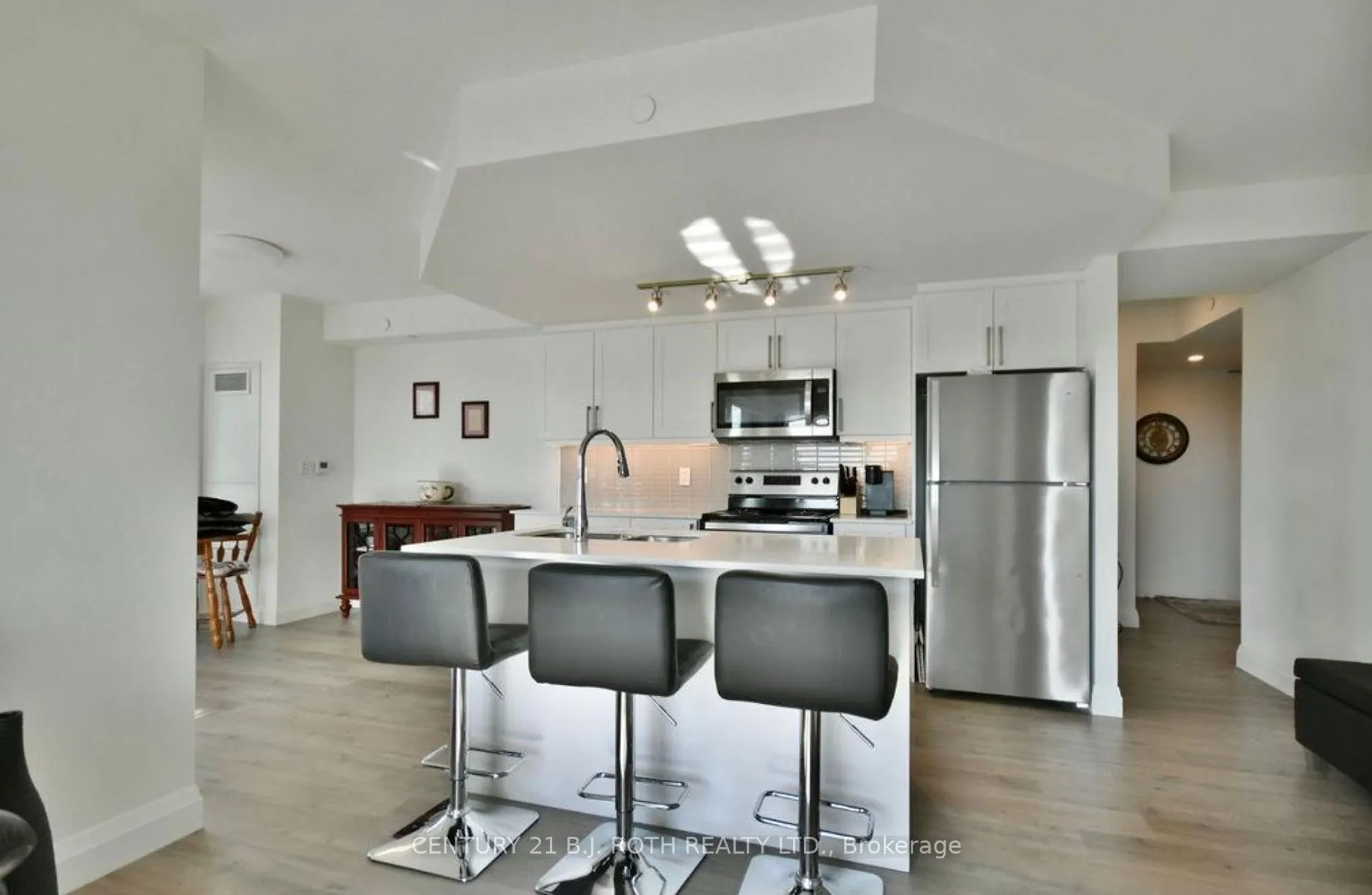 58 Lakeside Terrace, #818