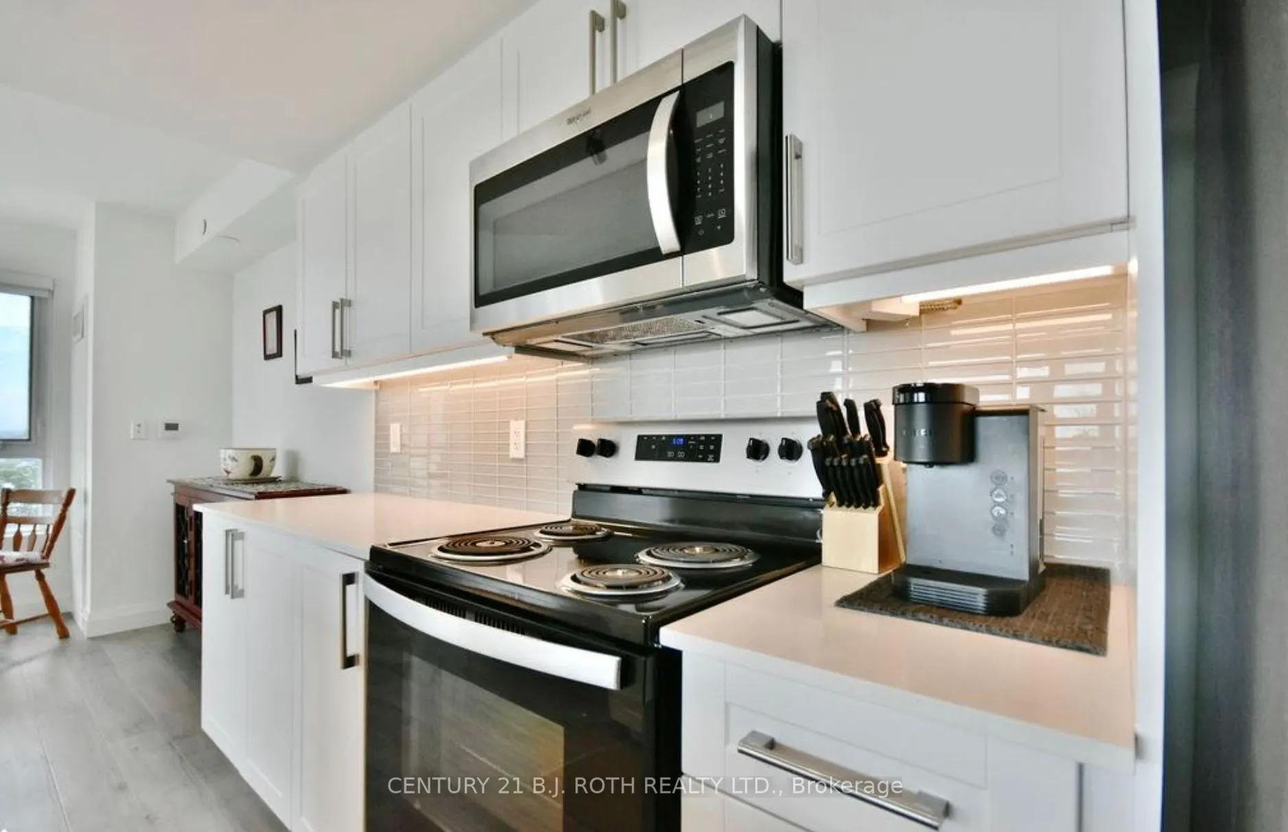 58 Lakeside Terrace, #818