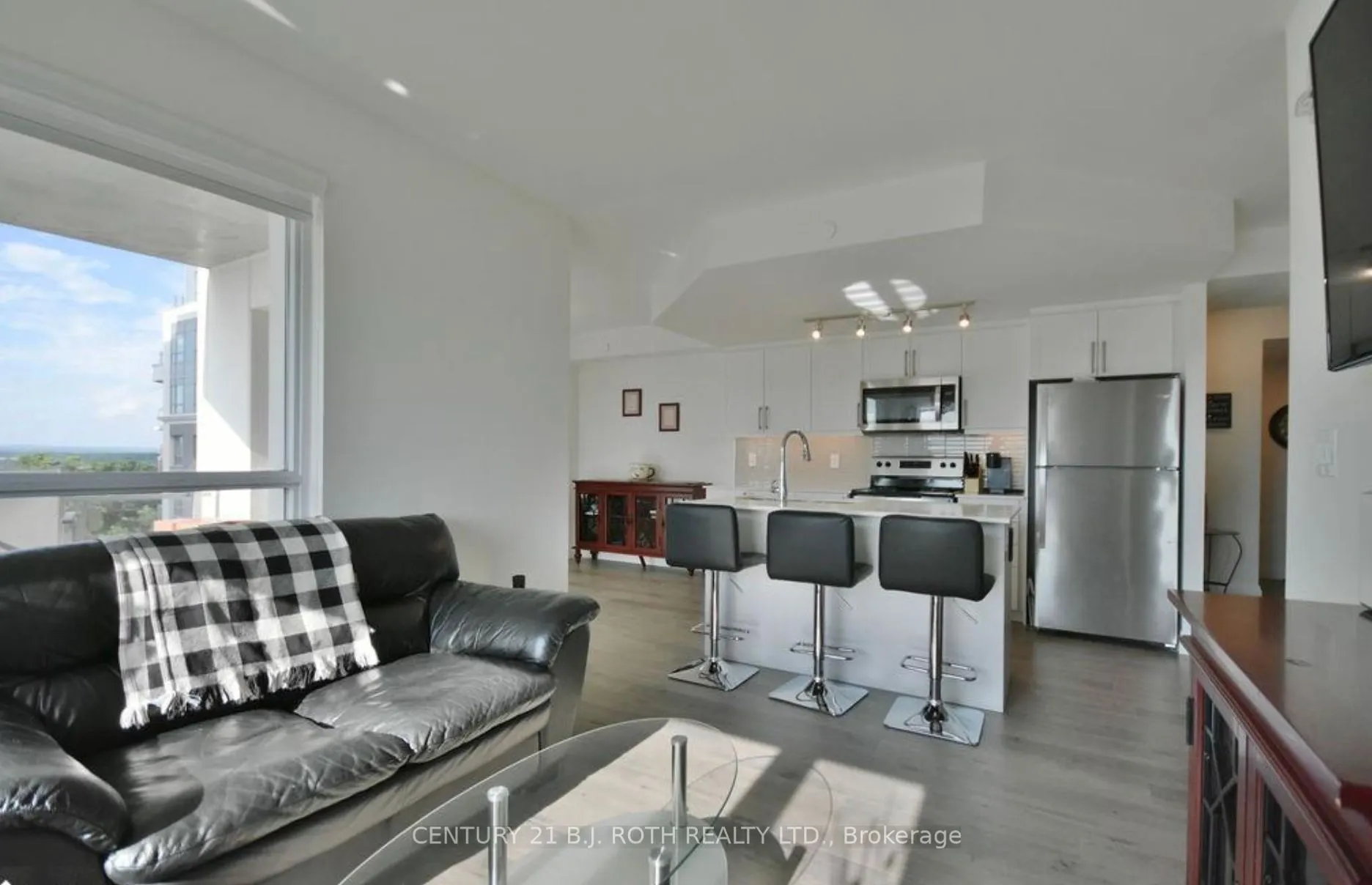 58 Lakeside Terrace, #818
