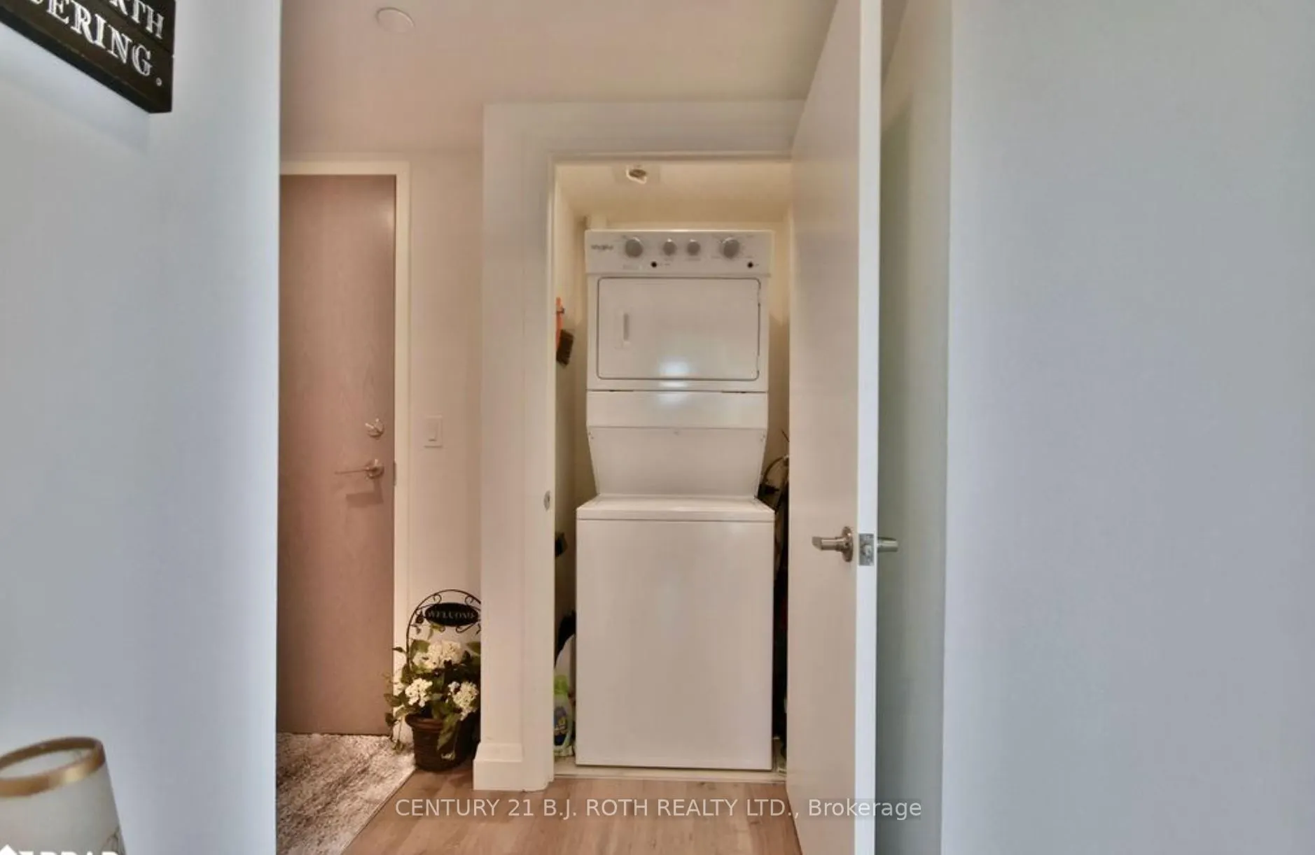 58 Lakeside Terrace, #818