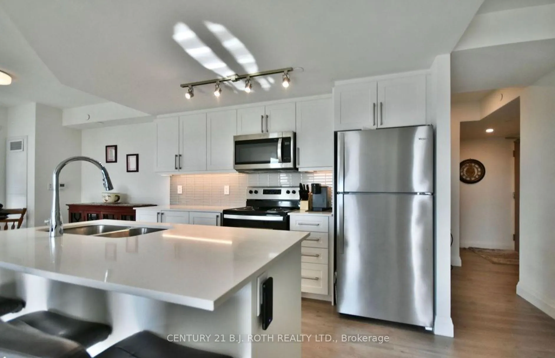58 Lakeside Terrace, #818