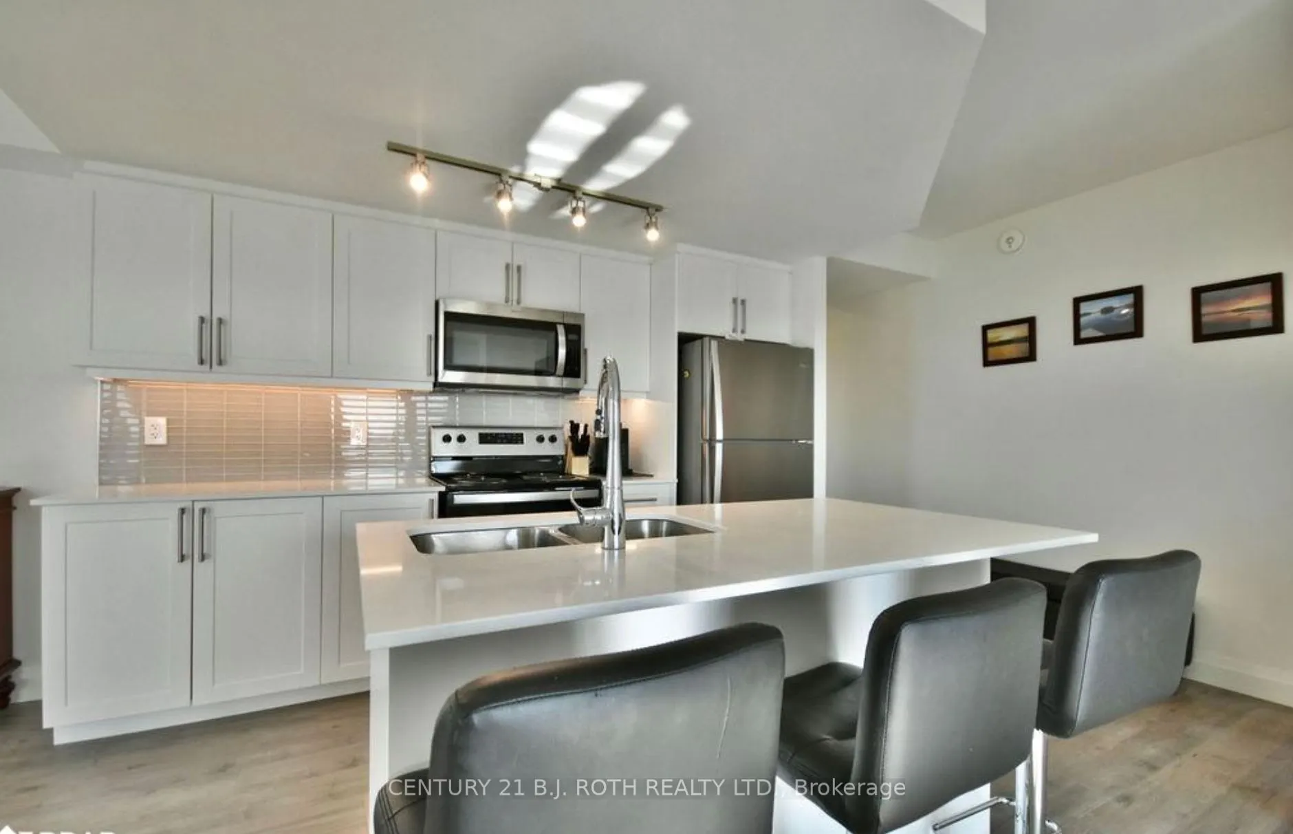58 Lakeside Terrace, #818