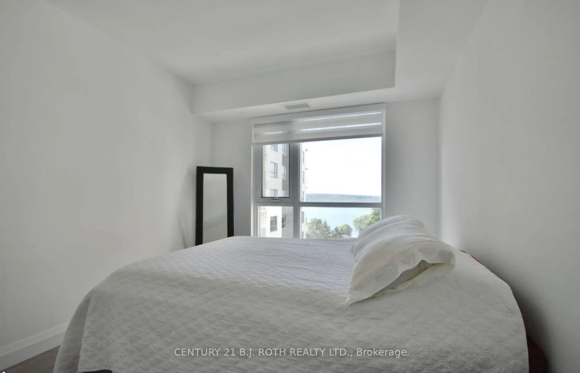 58 Lakeside Terrace, #818