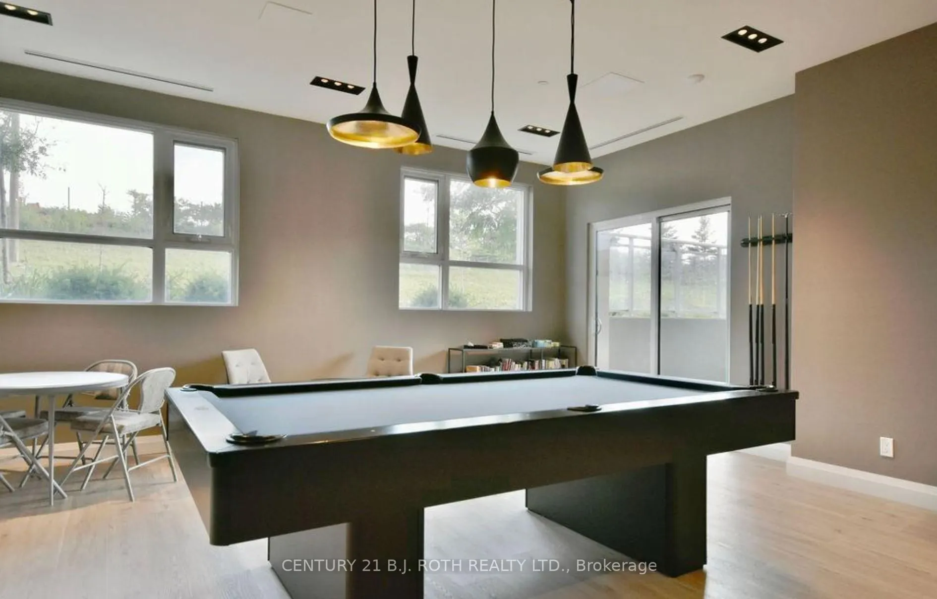 58 Lakeside Terrace, #818