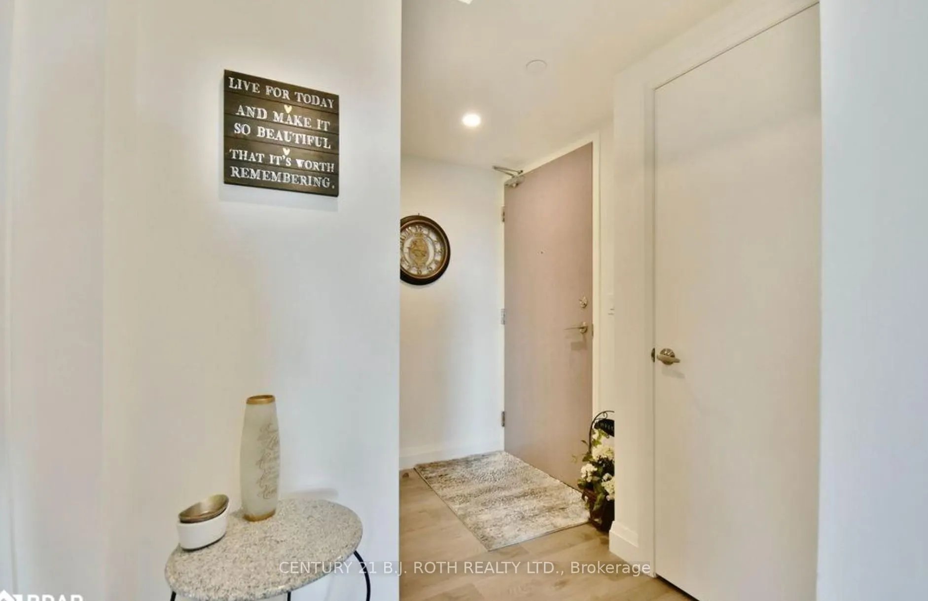 58 Lakeside Terrace, #818