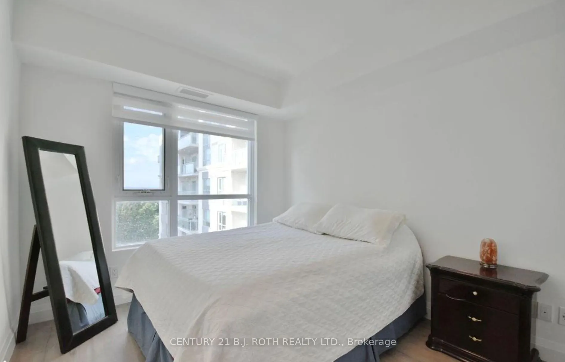 58 Lakeside Terrace, #818