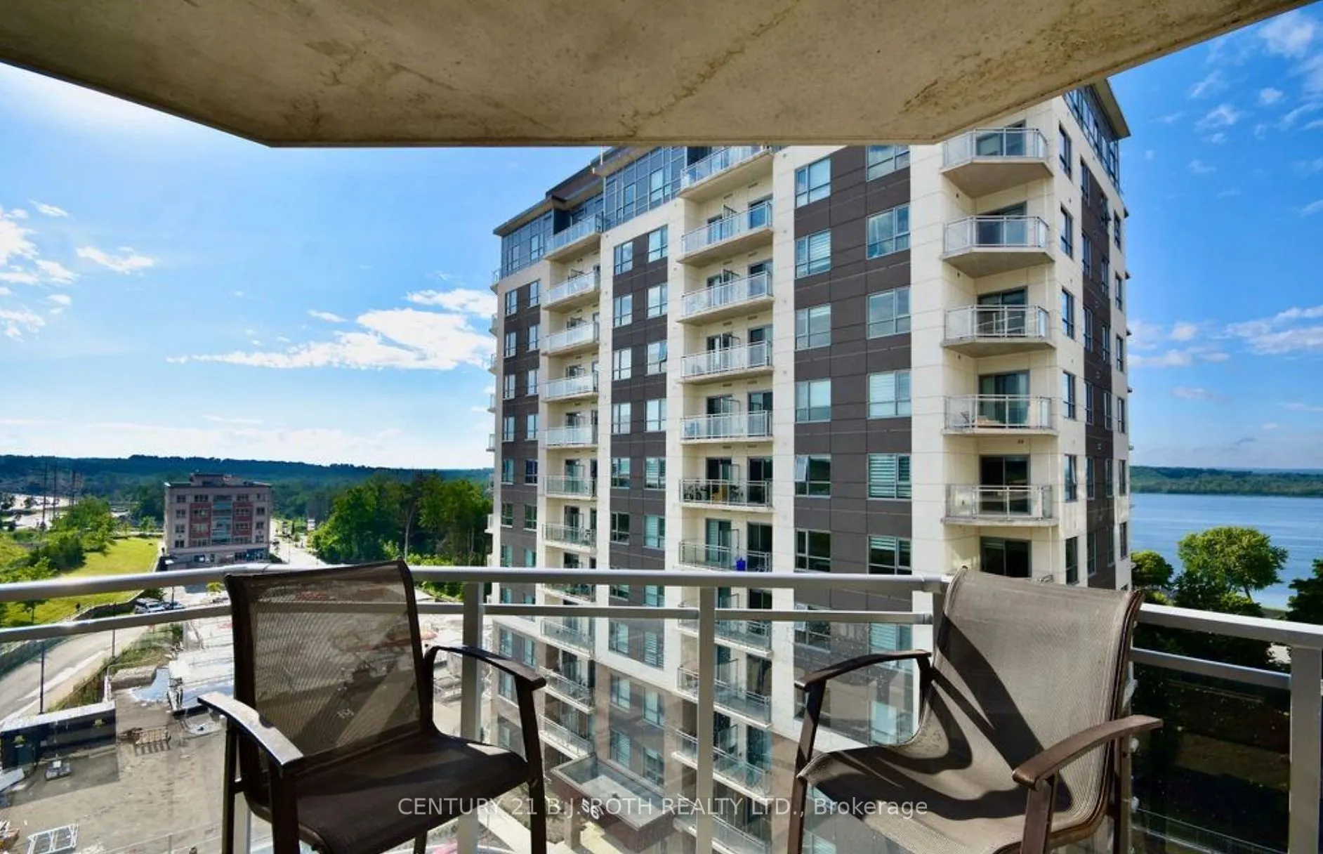 58 Lakeside Terrace, #818