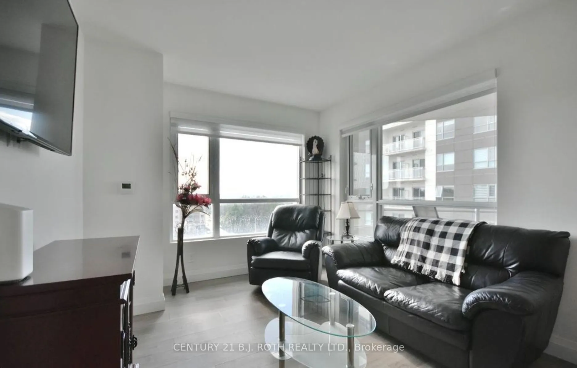 58 Lakeside Terrace, #818