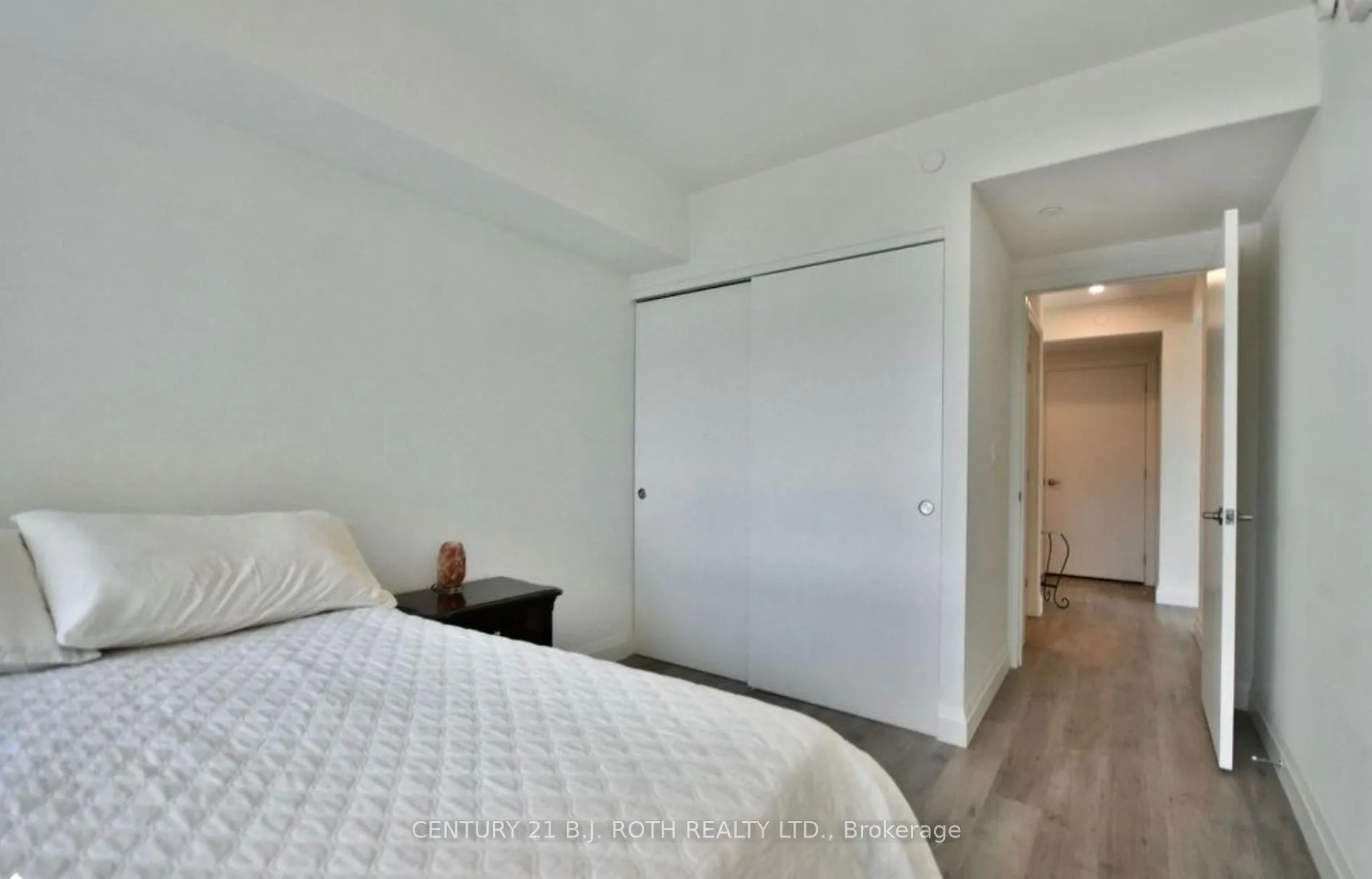 58 Lakeside Terrace, #818
