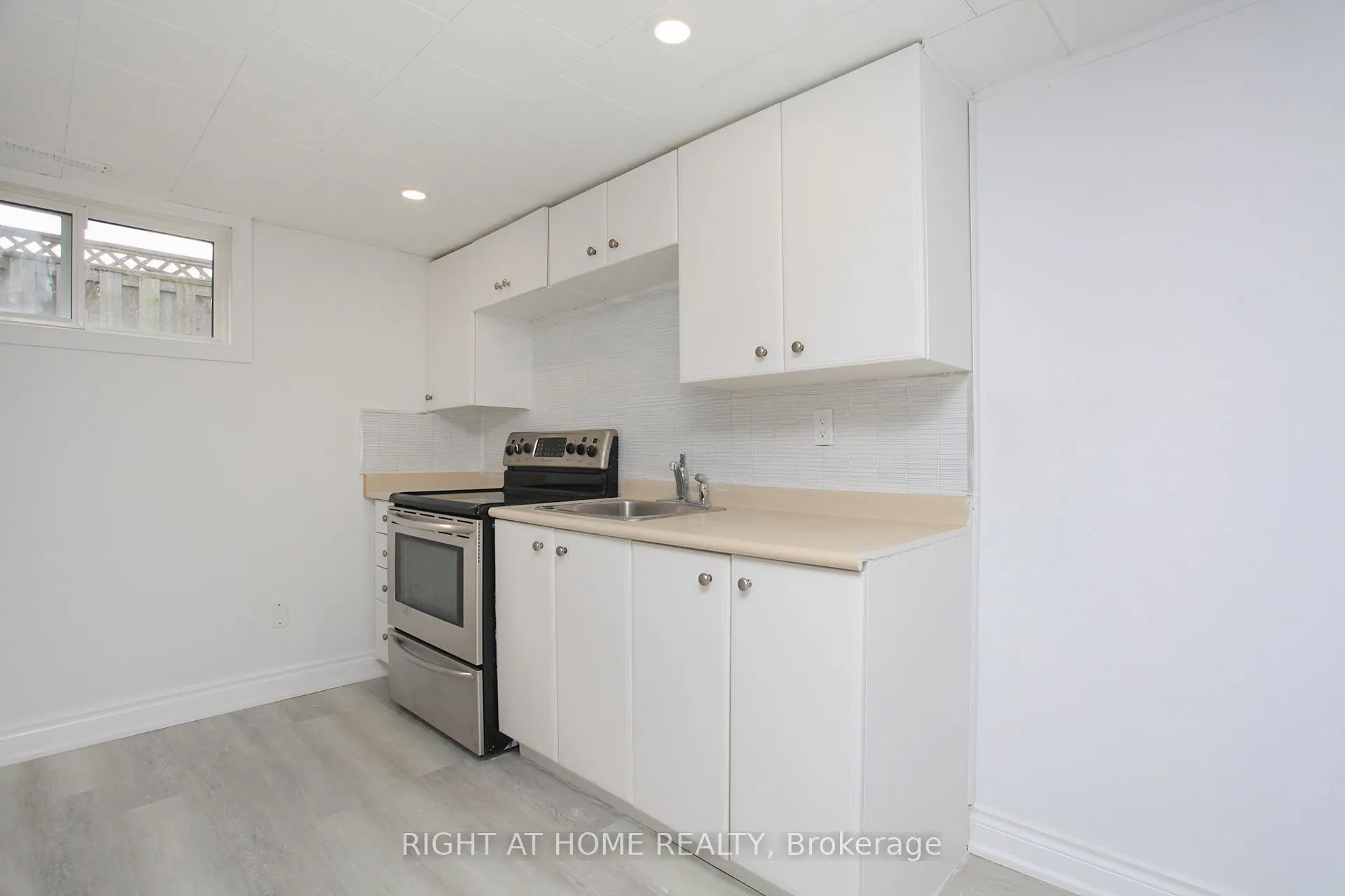 387 Edgehill Drive