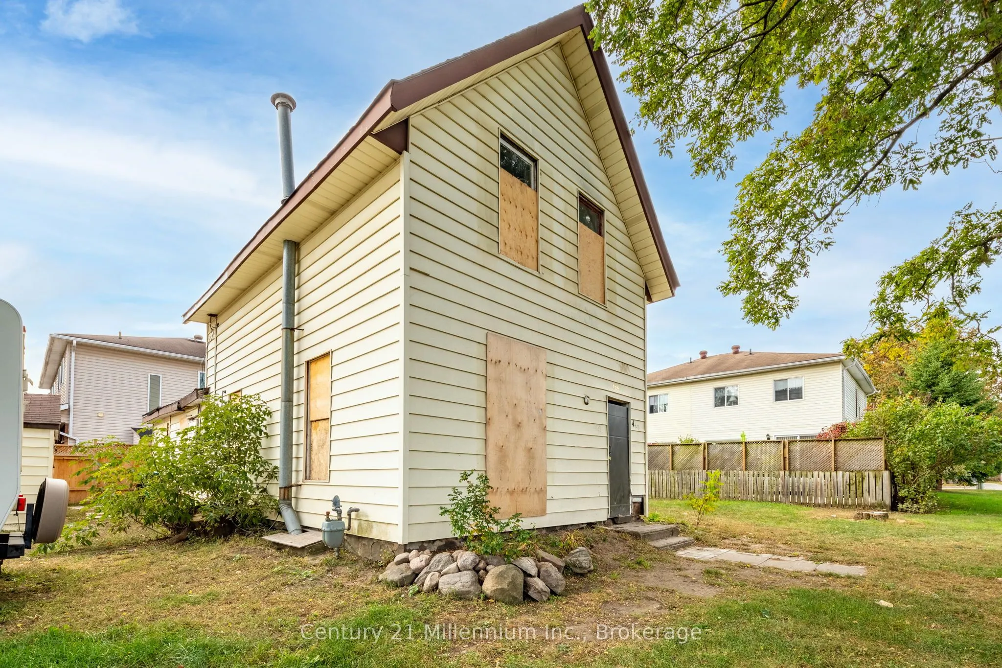 469 Robert Street