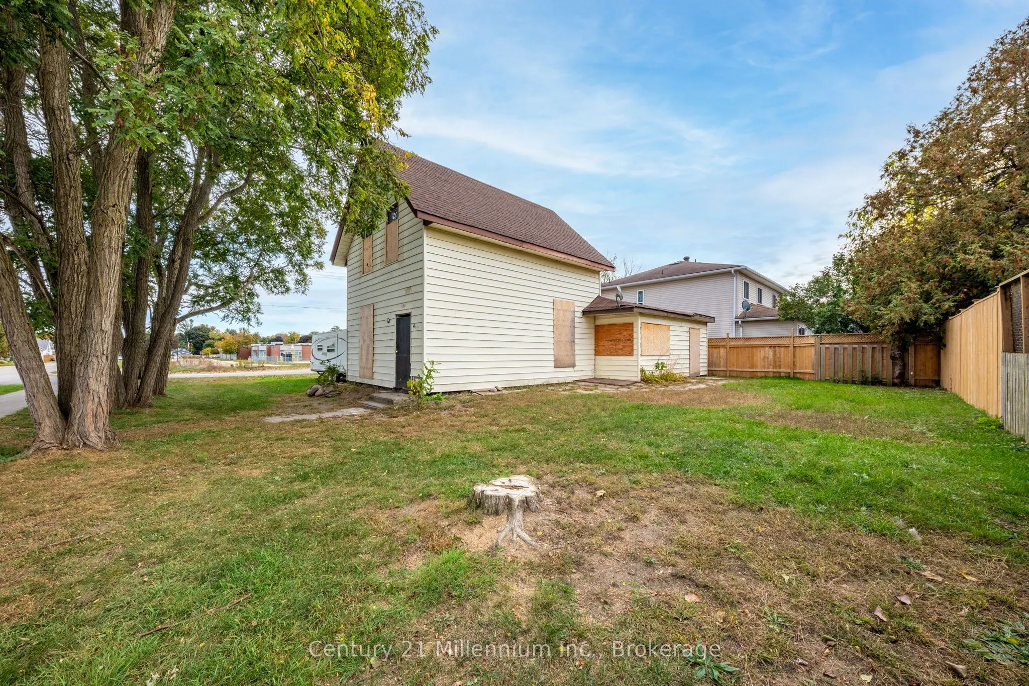 469 Robert Street
