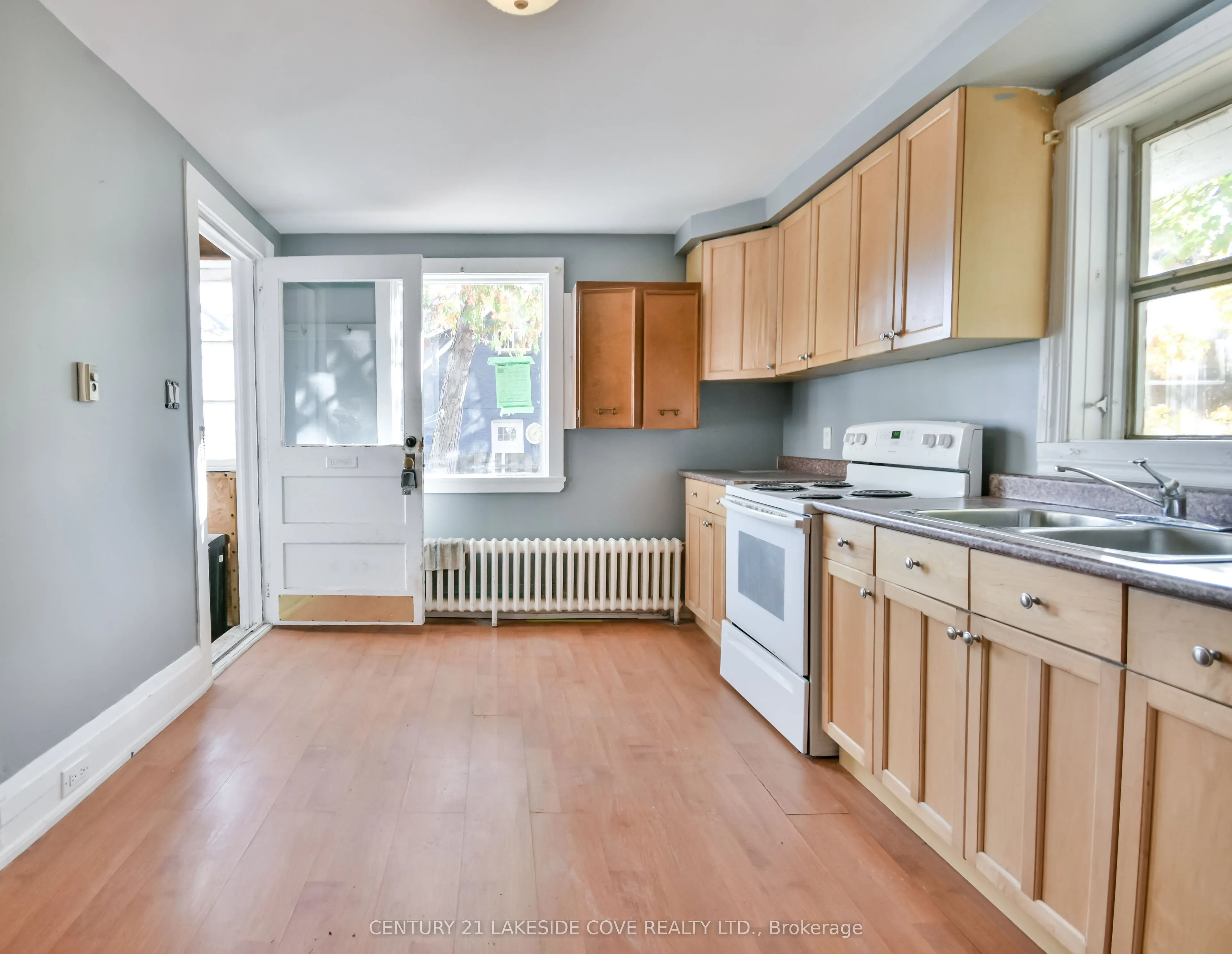 41 Albert Street N
