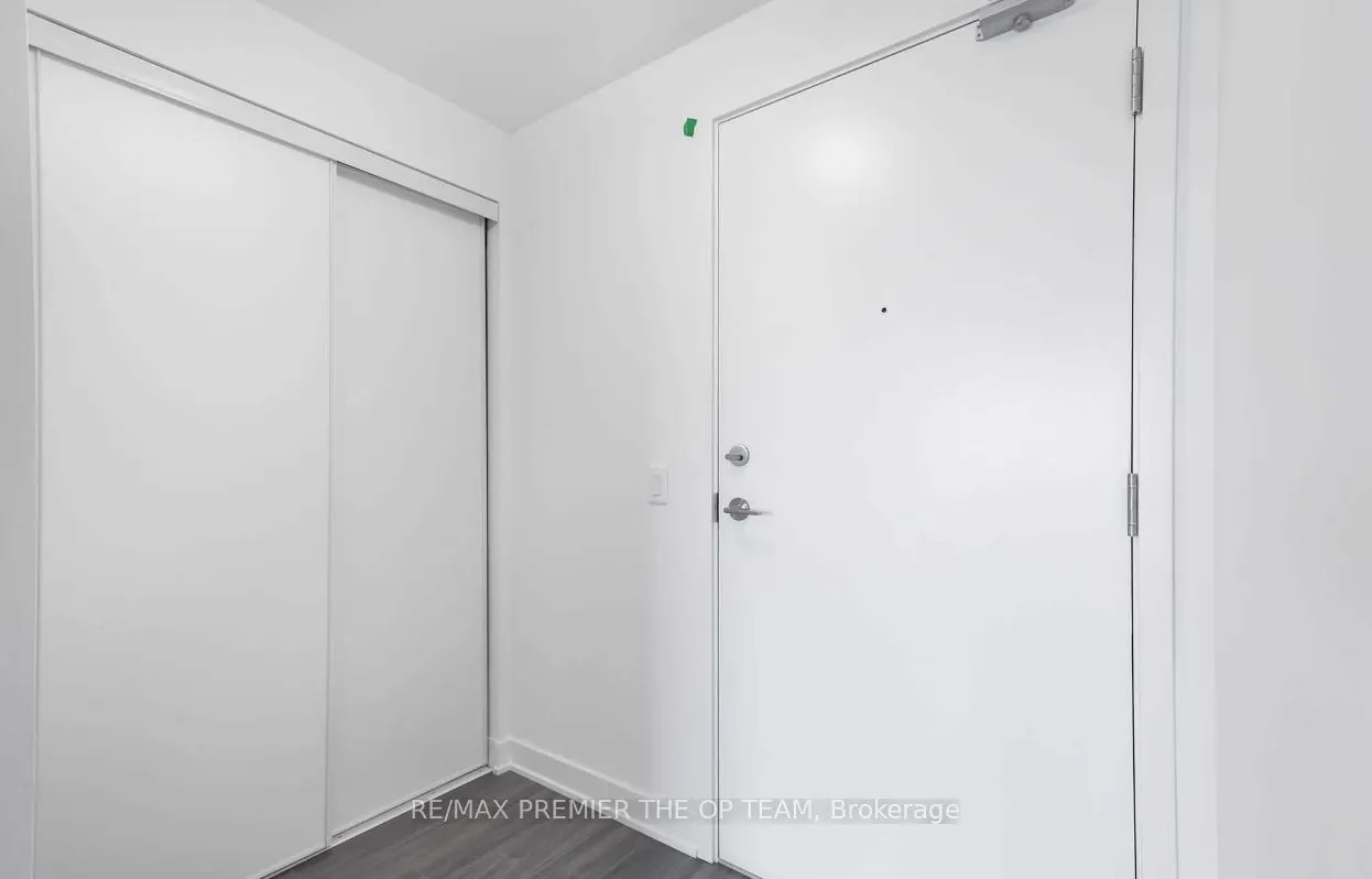 681 Yonge Street, #416