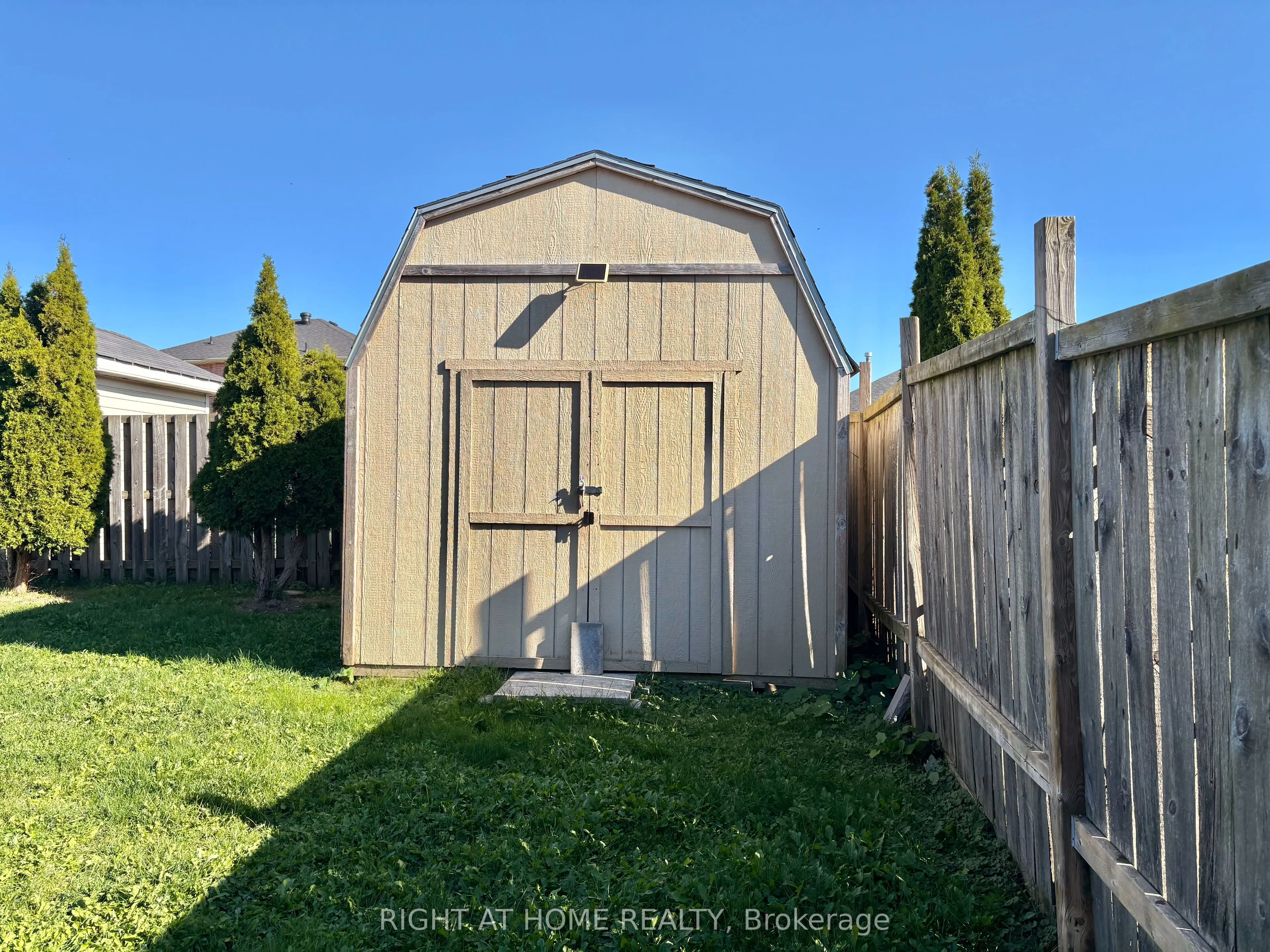 33 Raymond Crescent