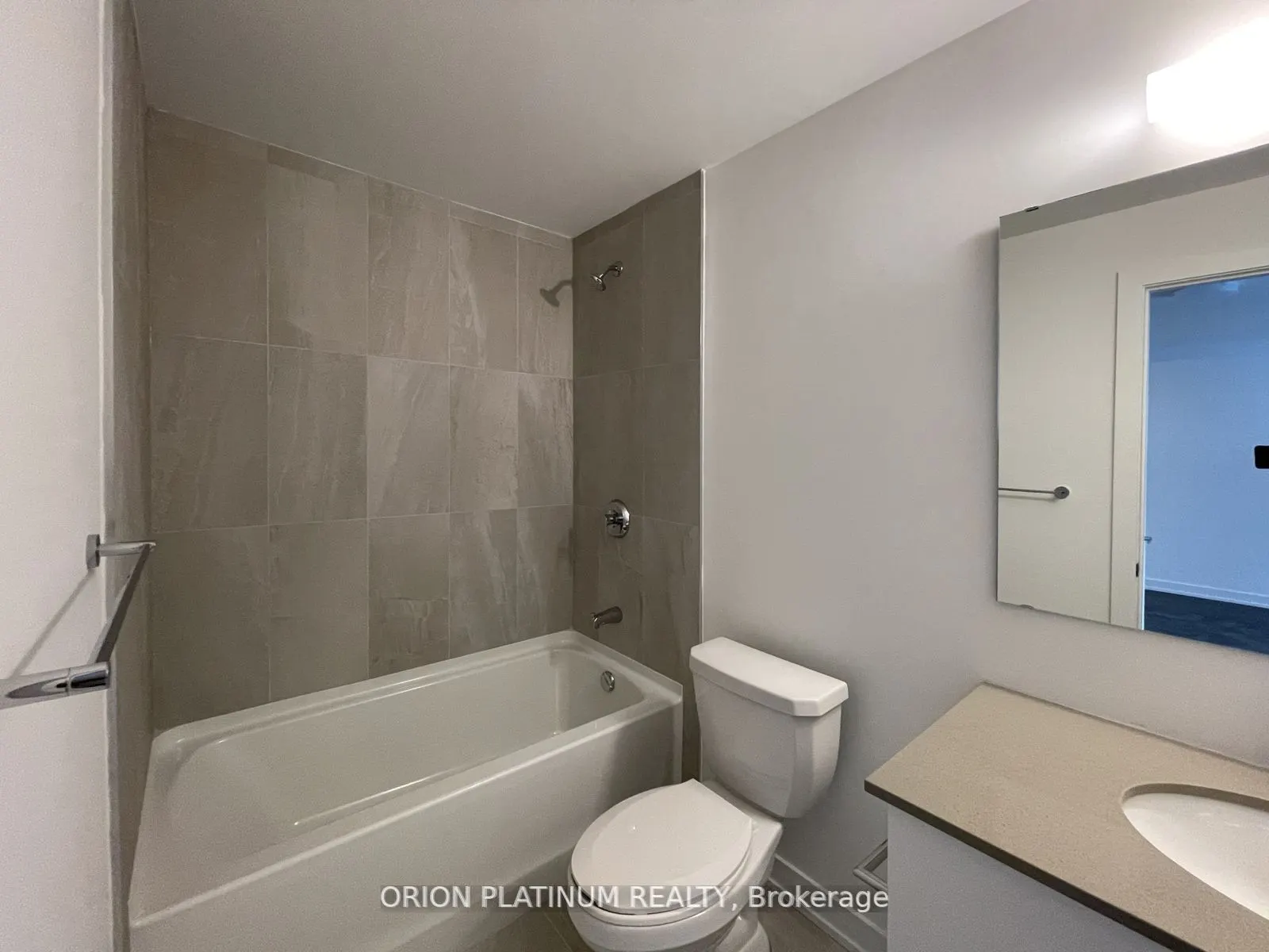 56 Lakeside Terrace, #604