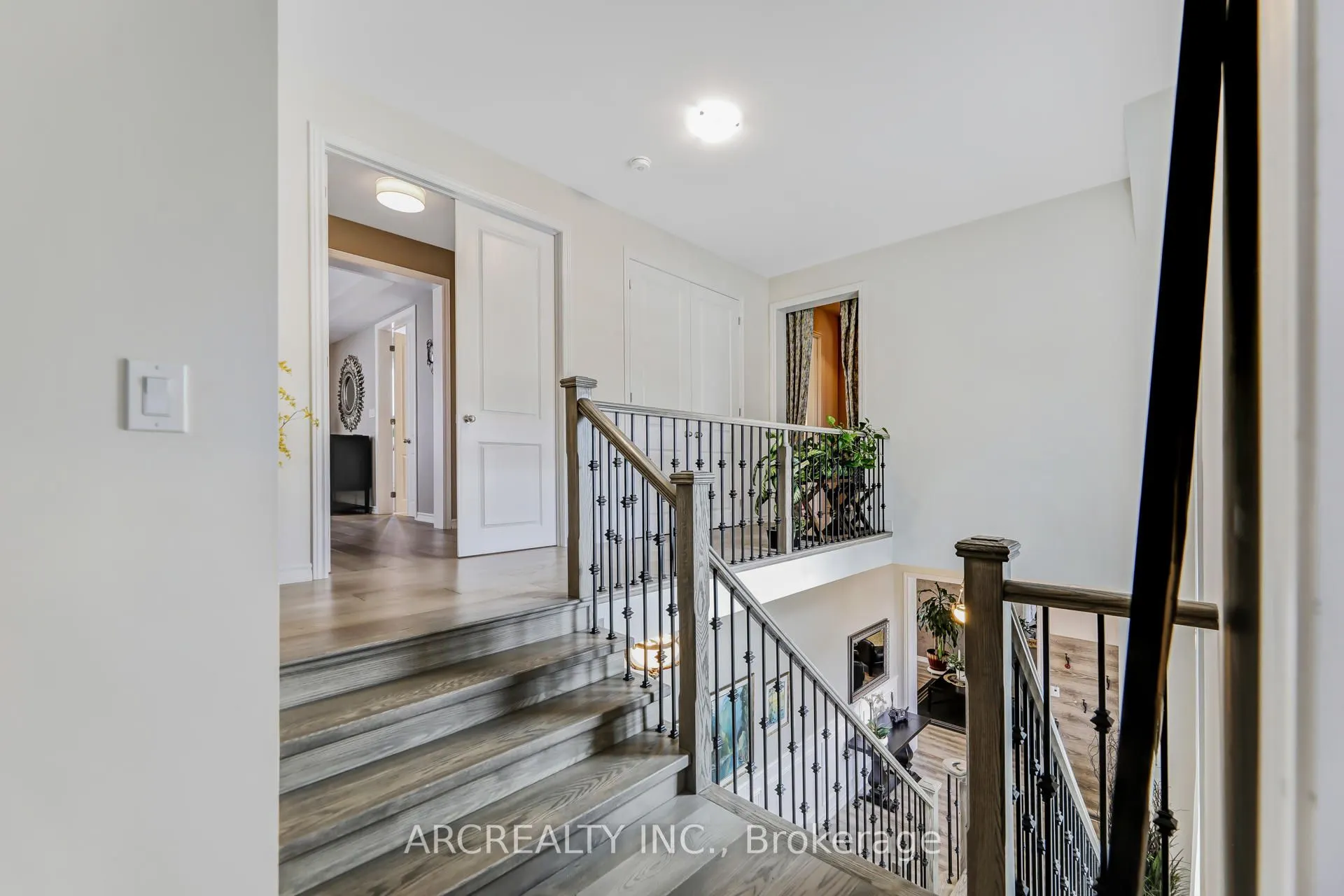 25 Thompson Way