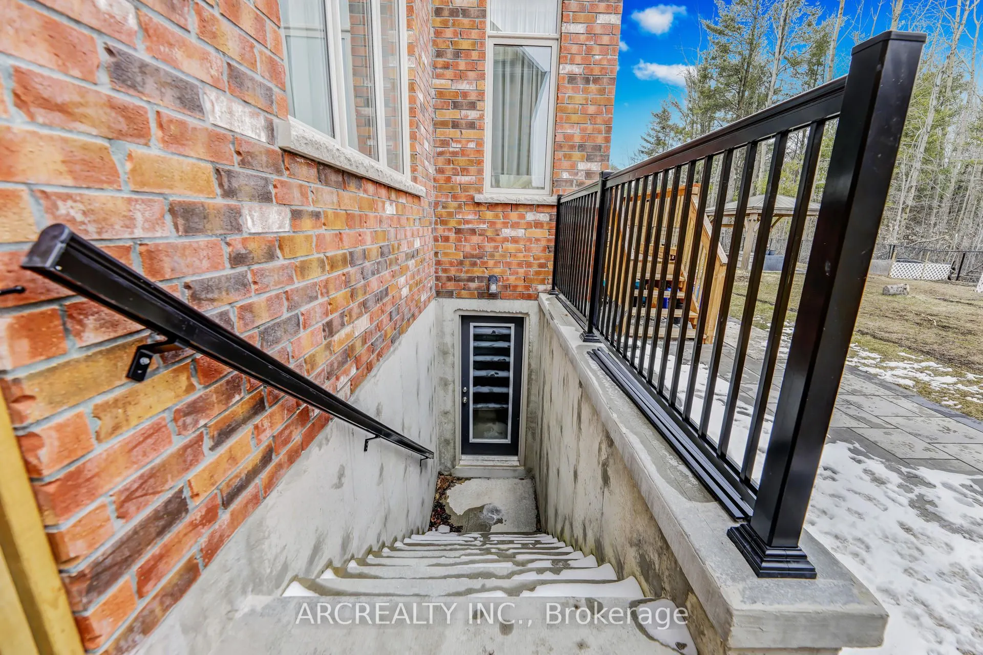 25 Thompson Way