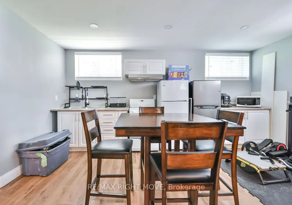 6896 Pentland Lane