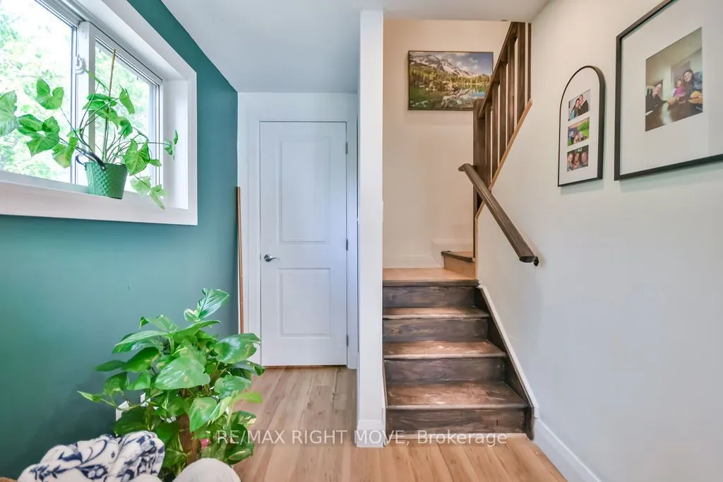 6896 Pentland Lane