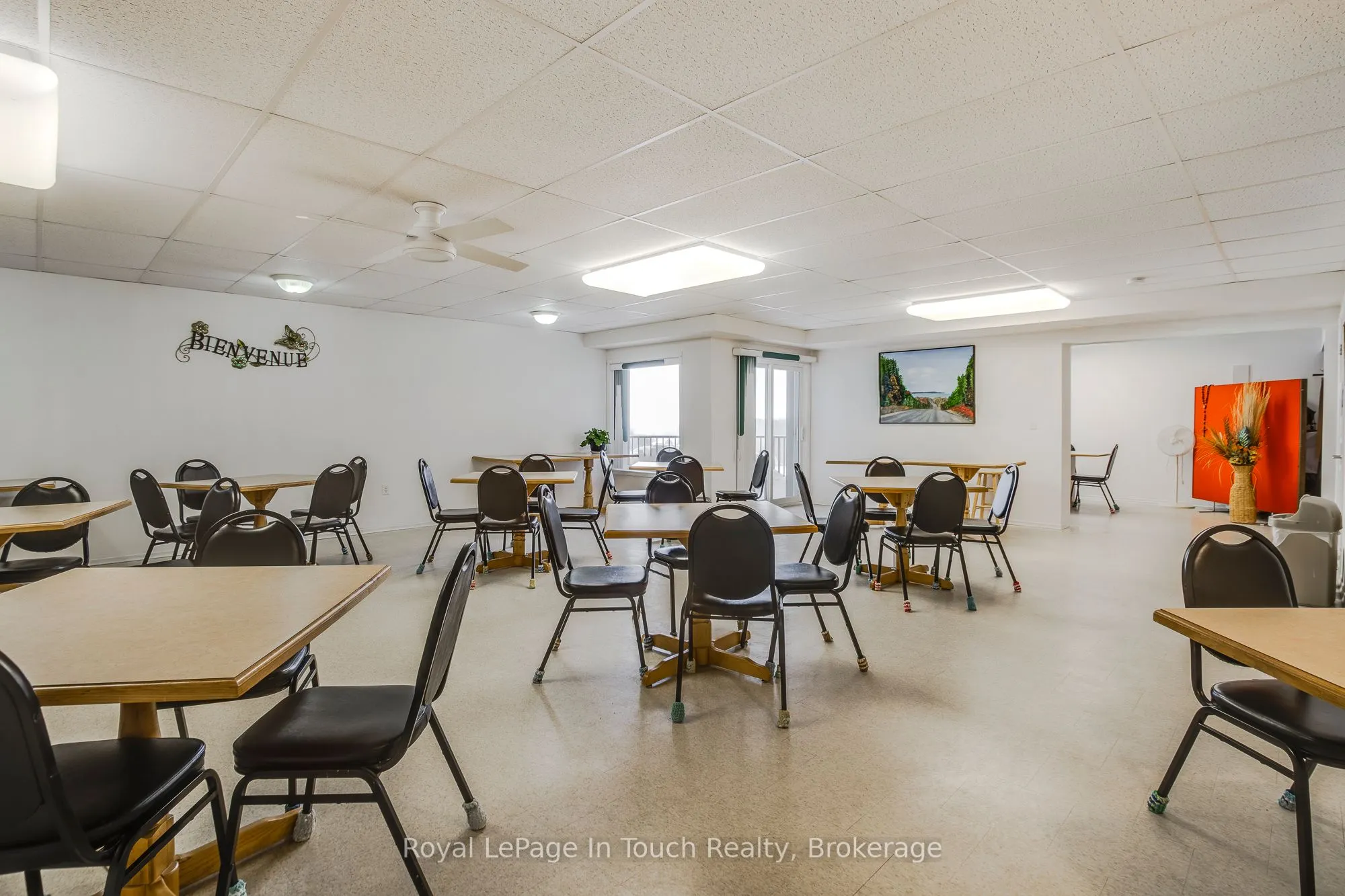 333 LAFONTAINE Road W, #102