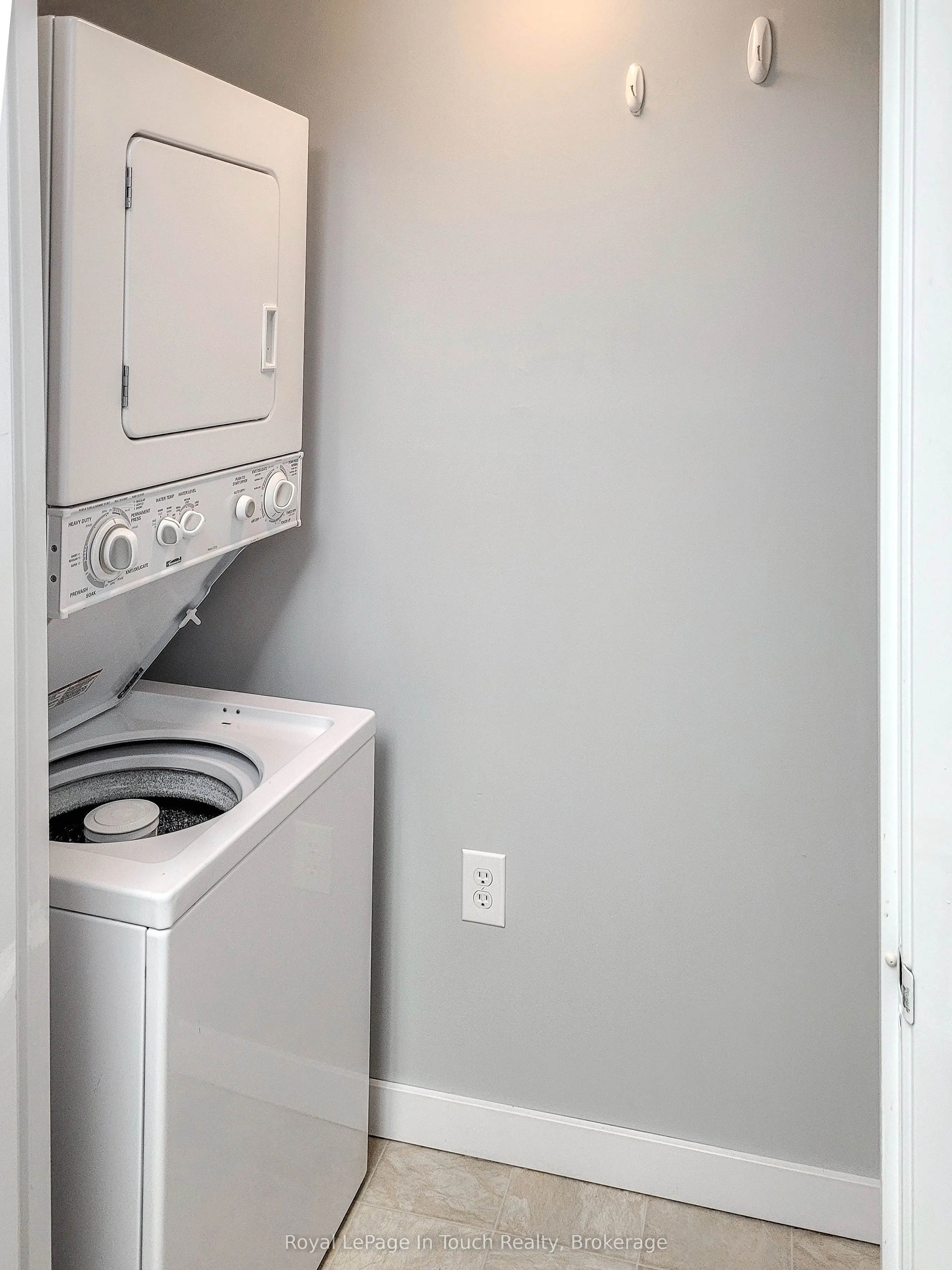 333 LAFONTAINE Road W, #102