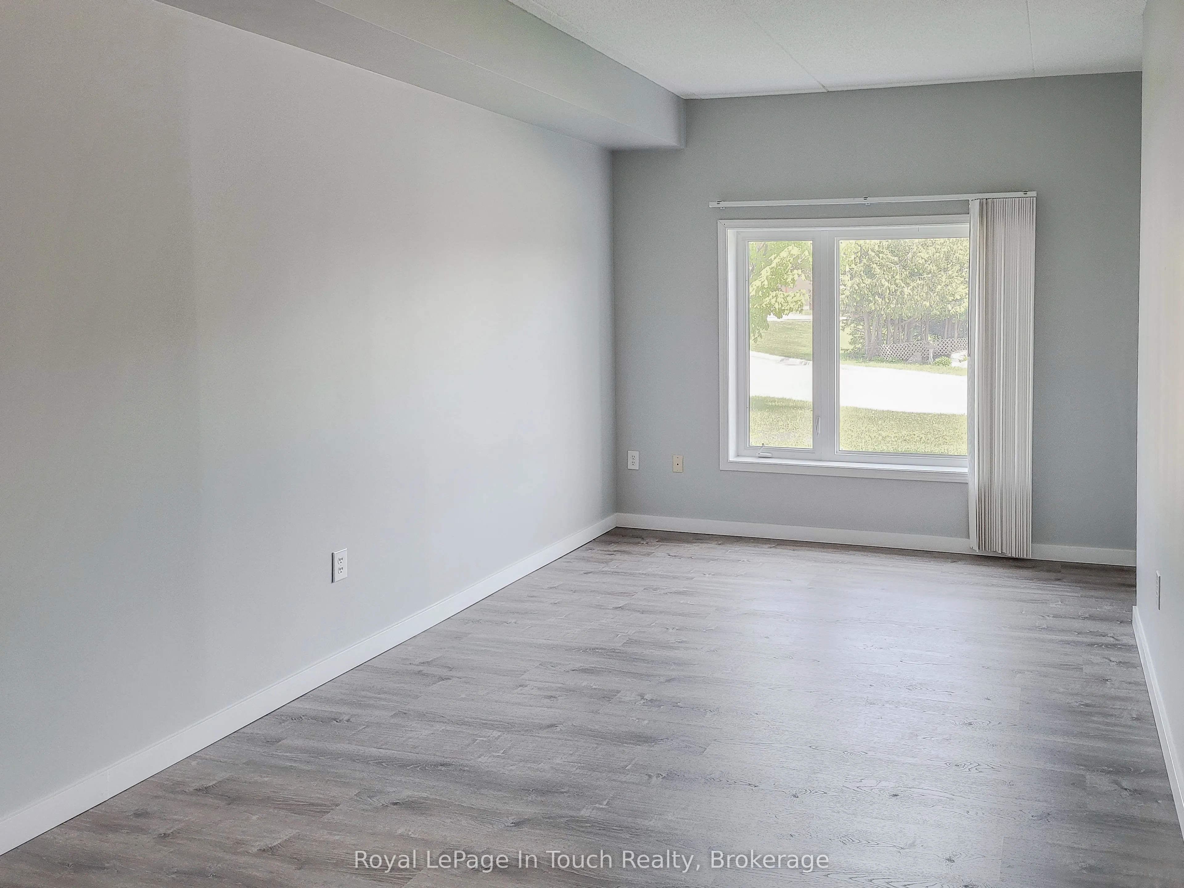 333 LAFONTAINE Road W, #102