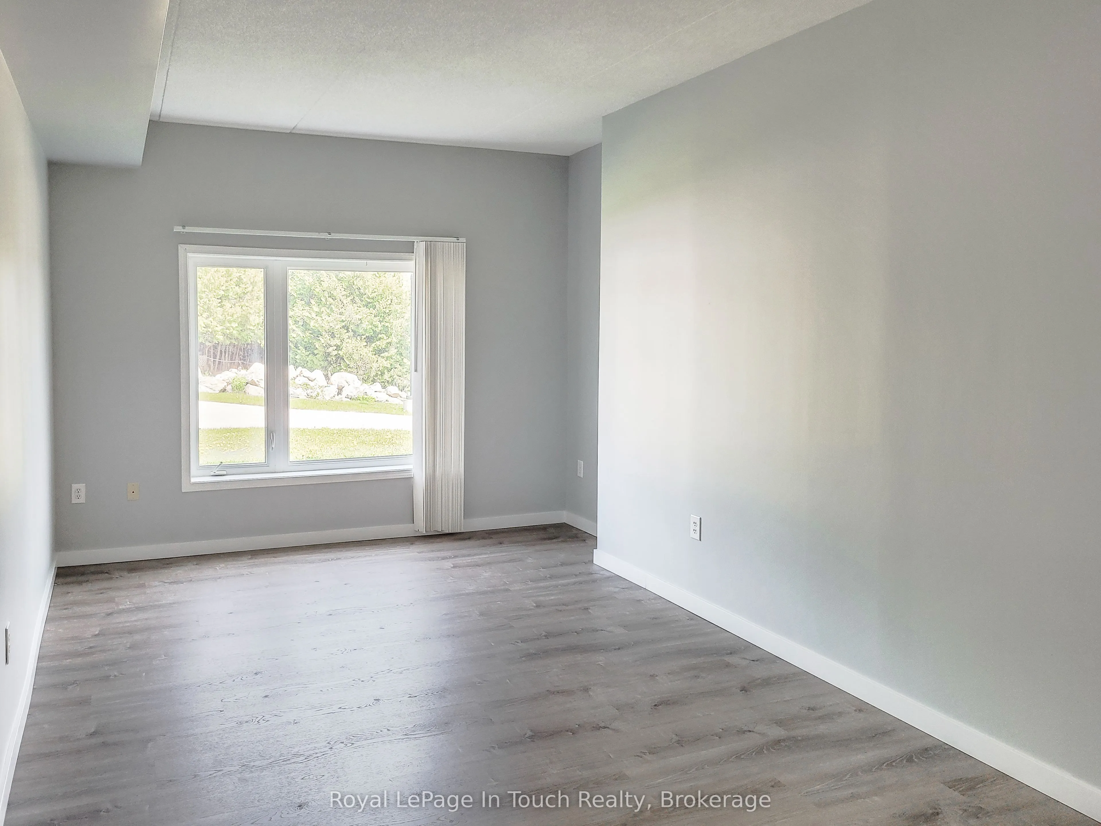 333 LAFONTAINE Road W, #102