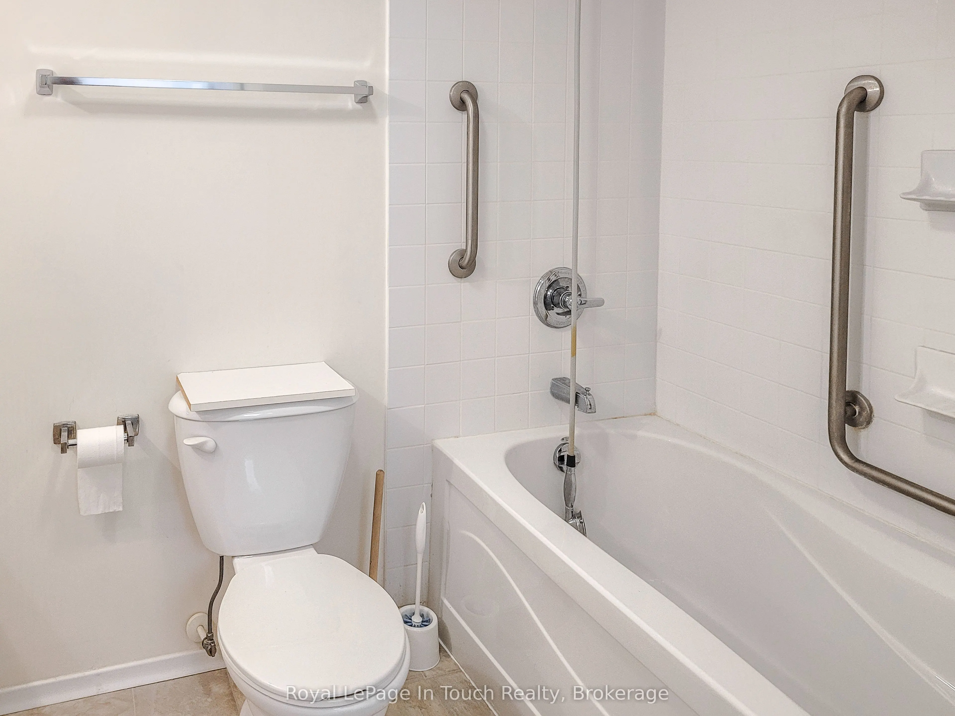 333 LAFONTAINE Road W, #102