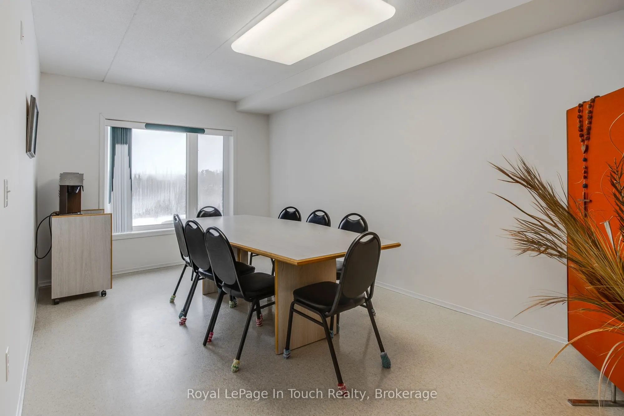 333 LAFONTAINE Road W, #102