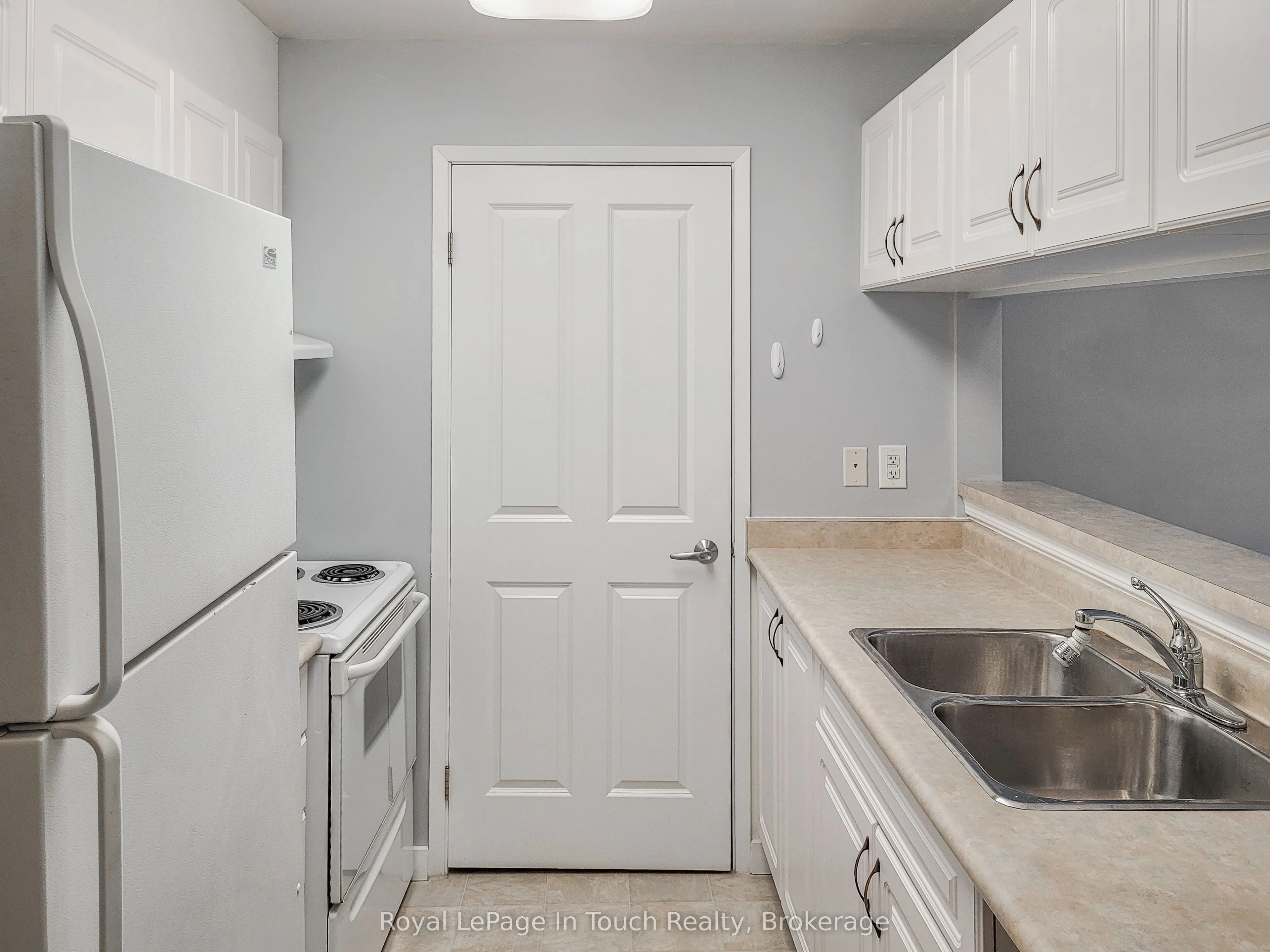 333 LAFONTAINE Road W, #102