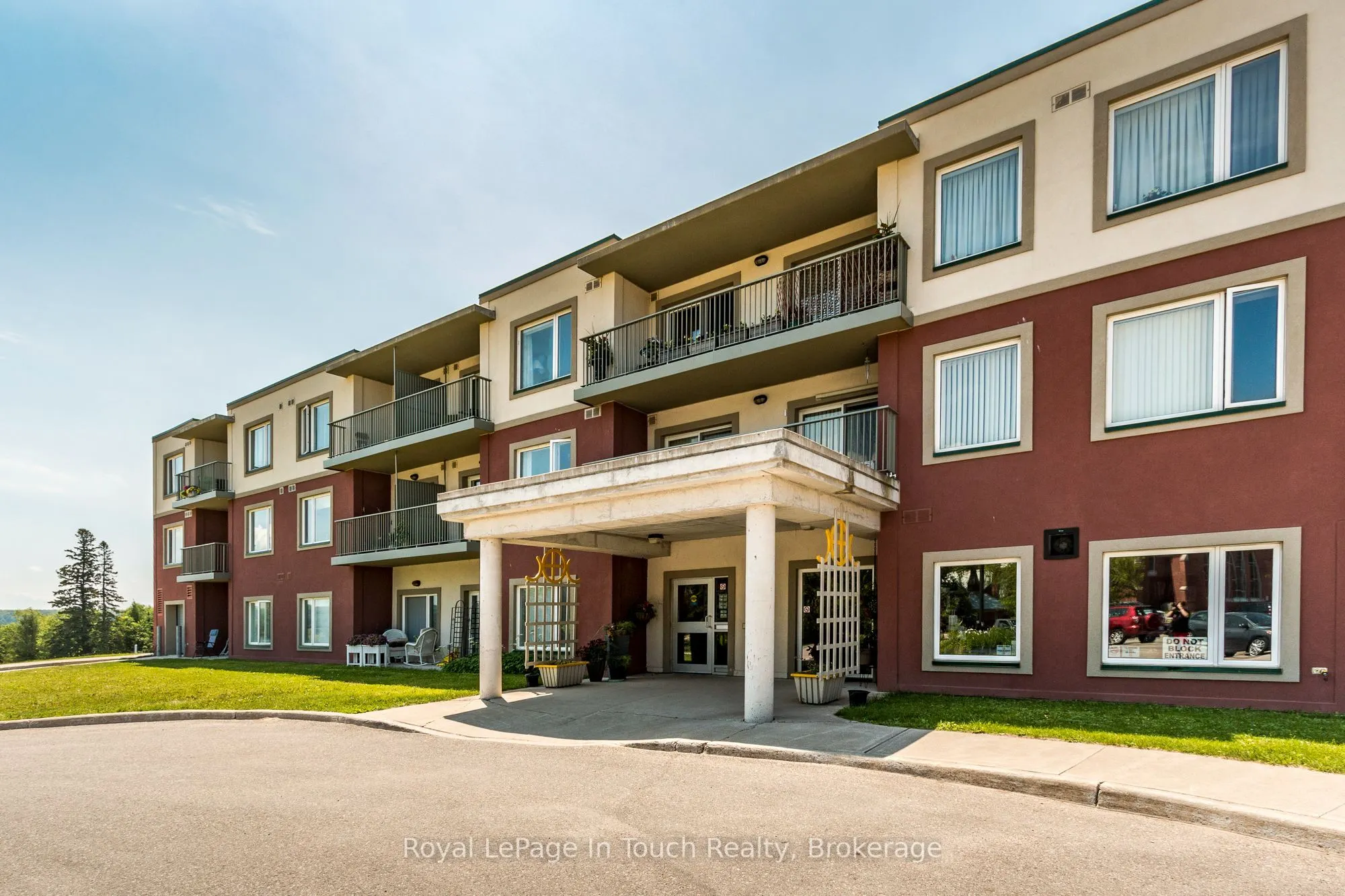 333 LAFONTAINE Road W, #102