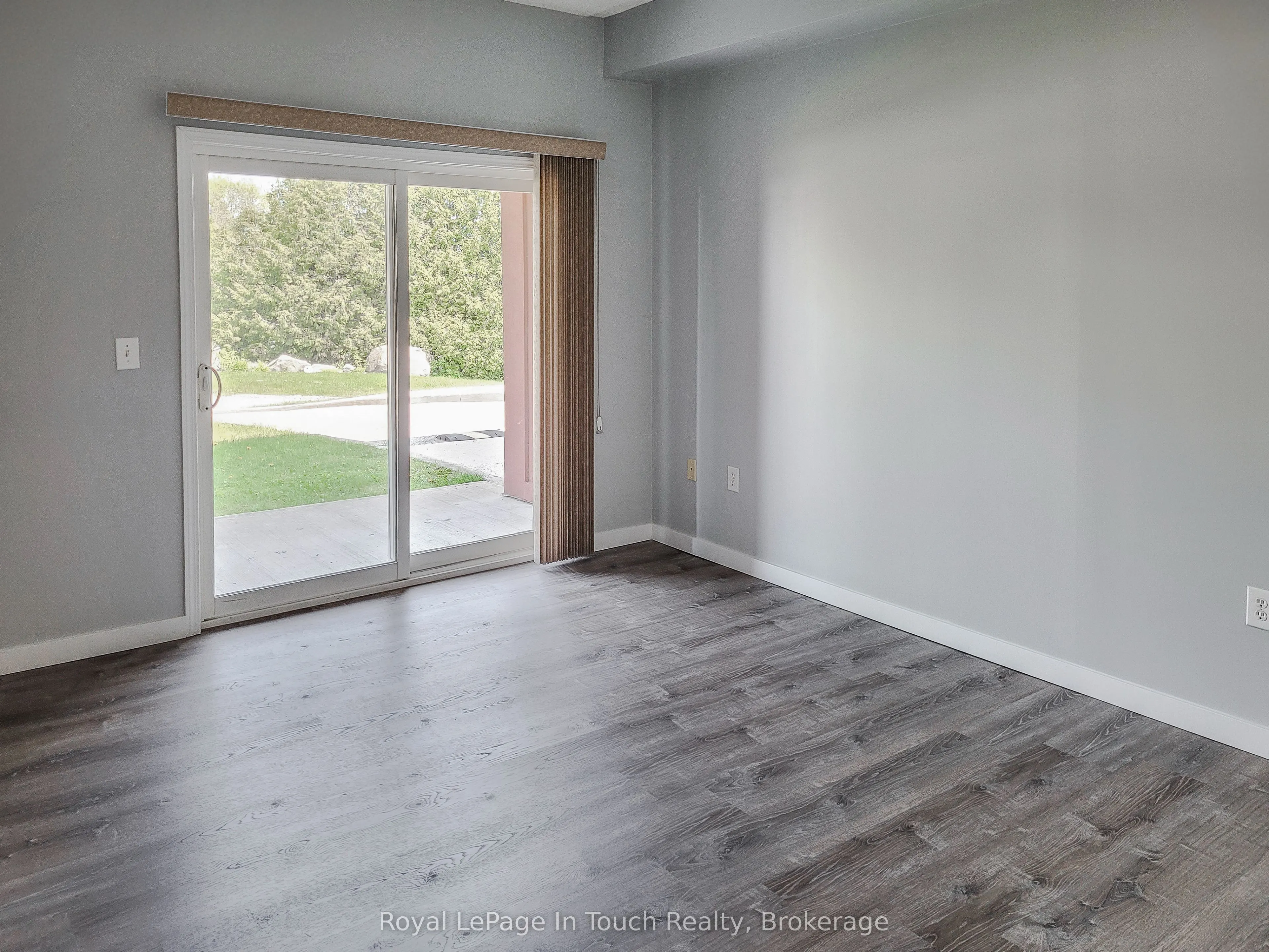 333 LAFONTAINE Road W, #102