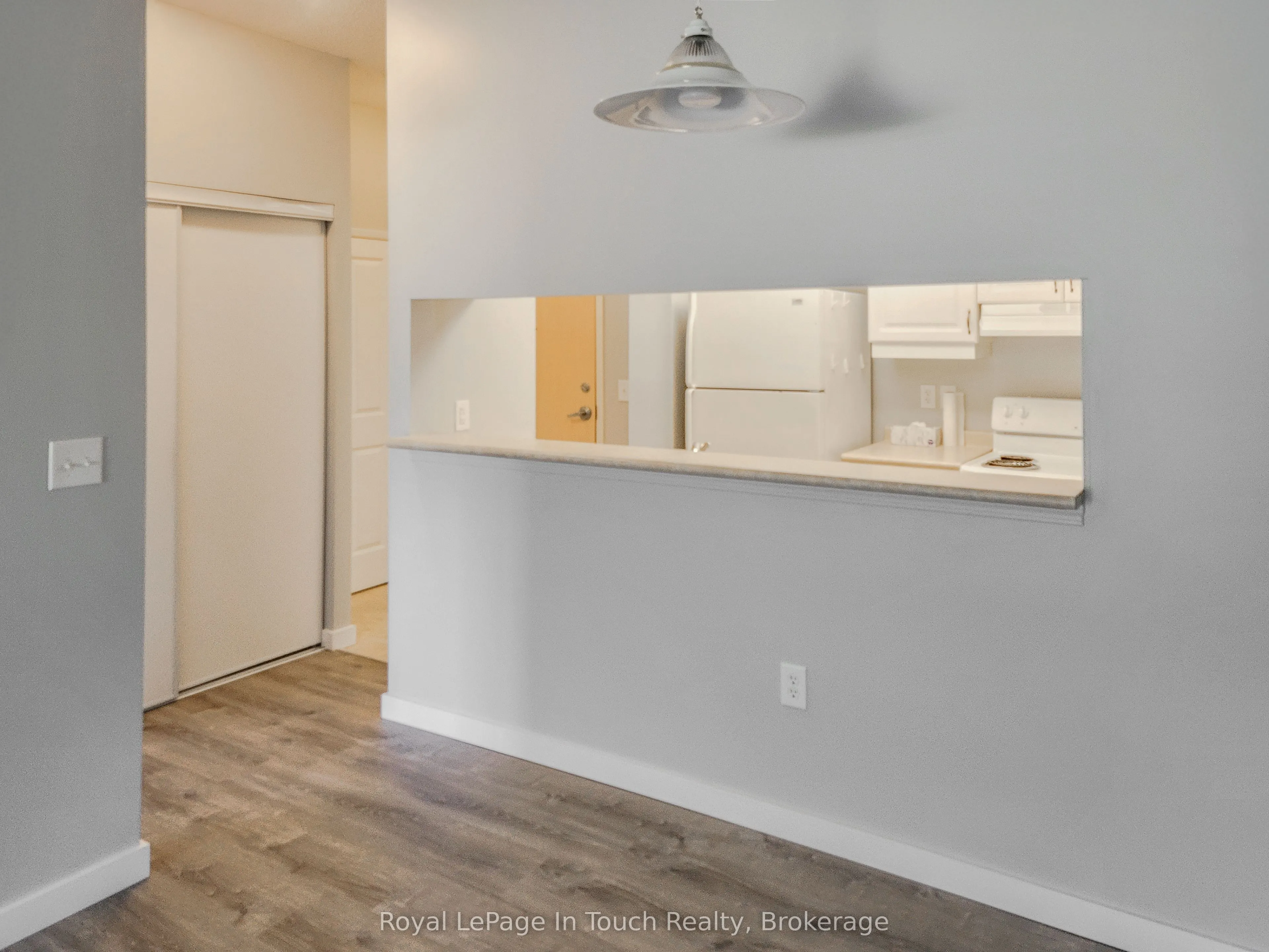 333 LAFONTAINE Road W, #102