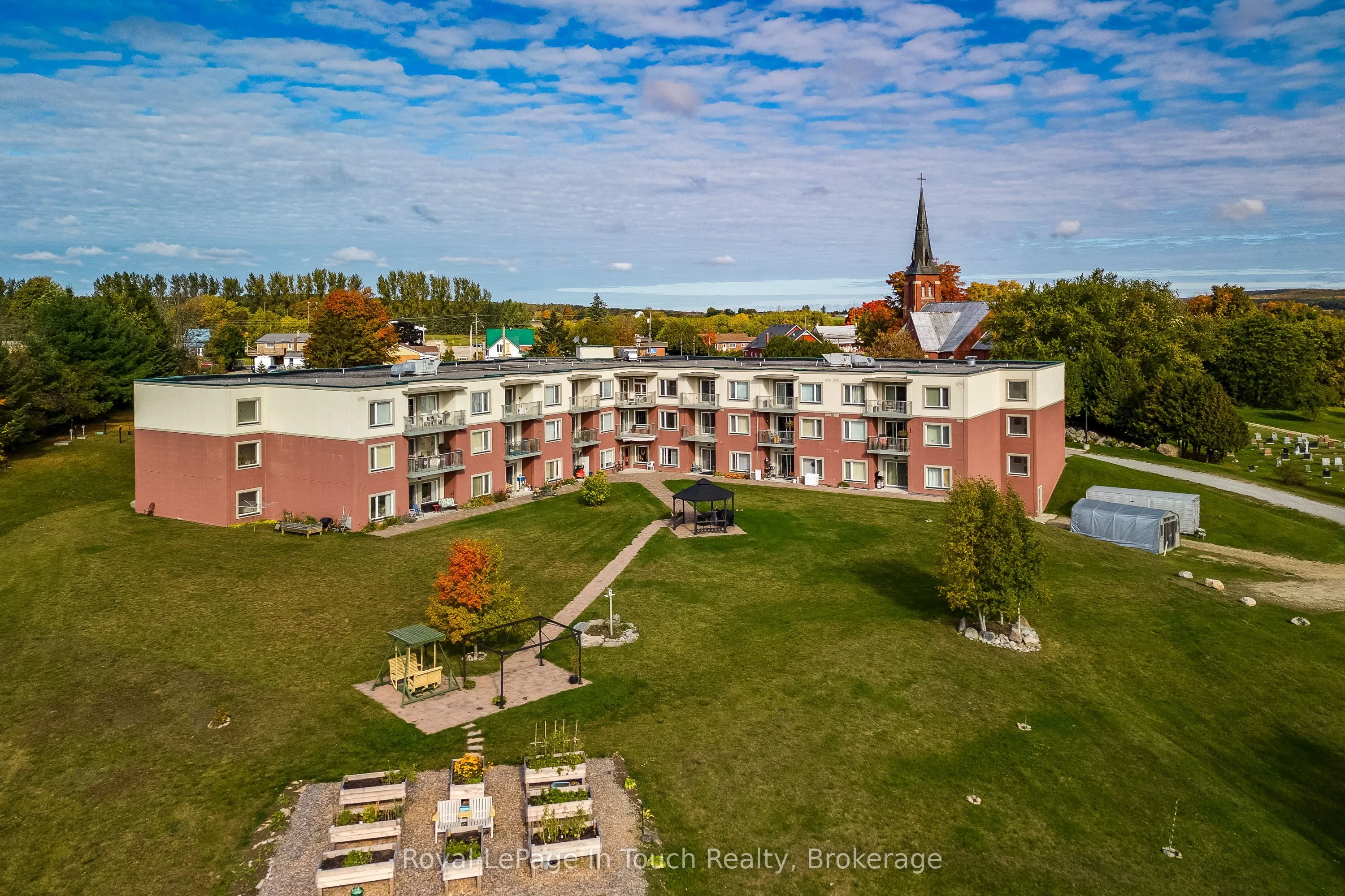 333 LAFONTAINE Road W, #102