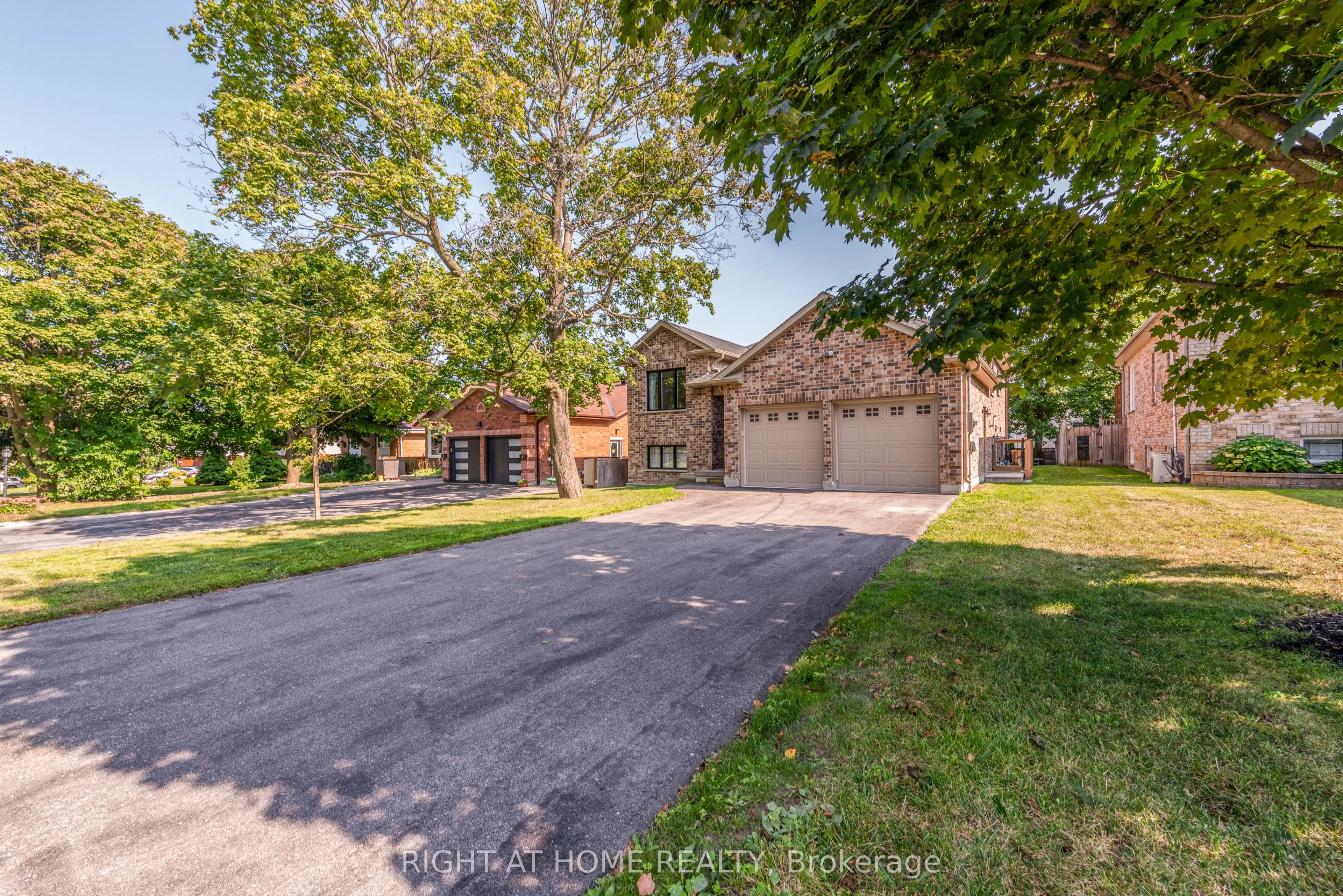 11 Ottaway Avenue
