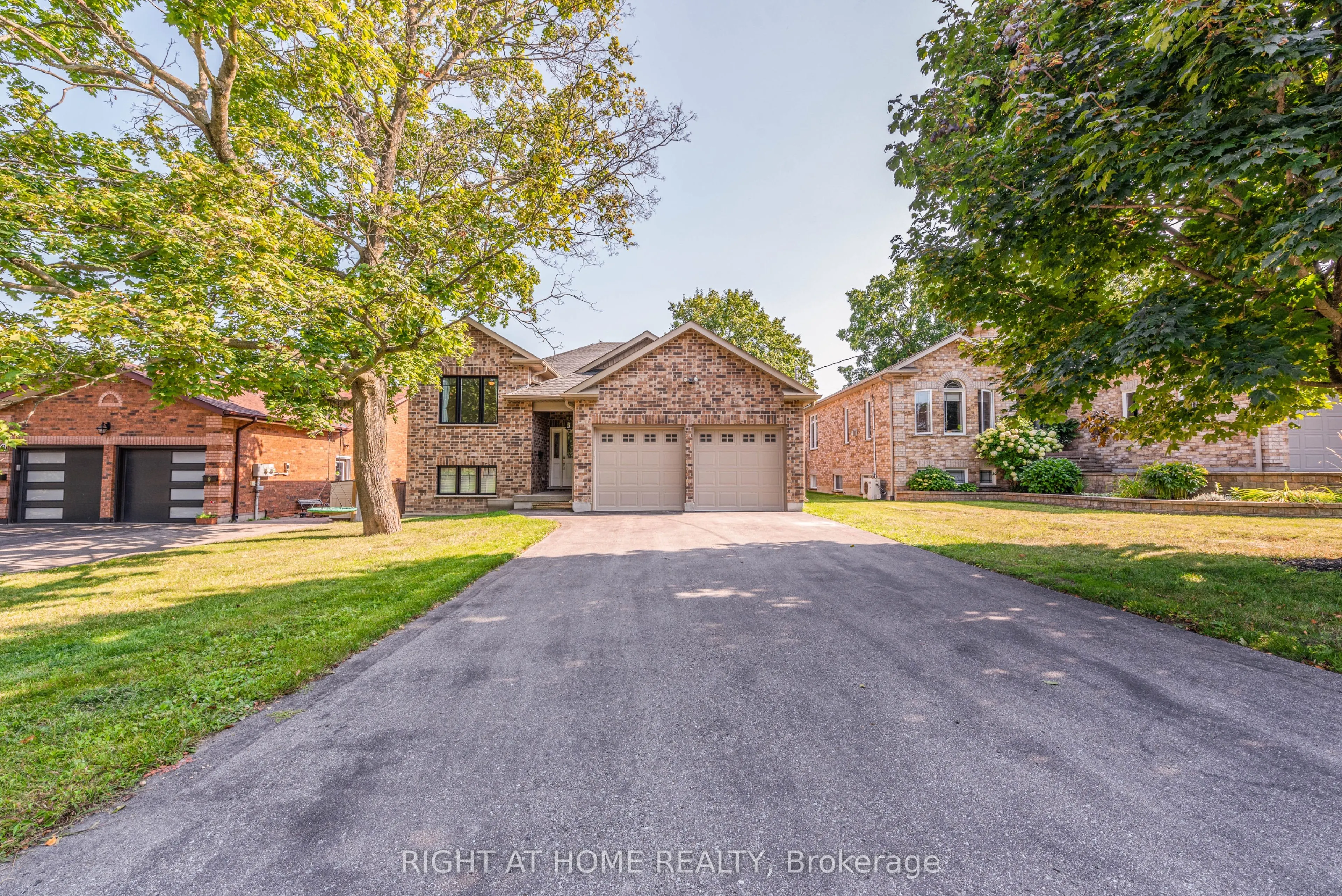 11 Ottaway Avenue