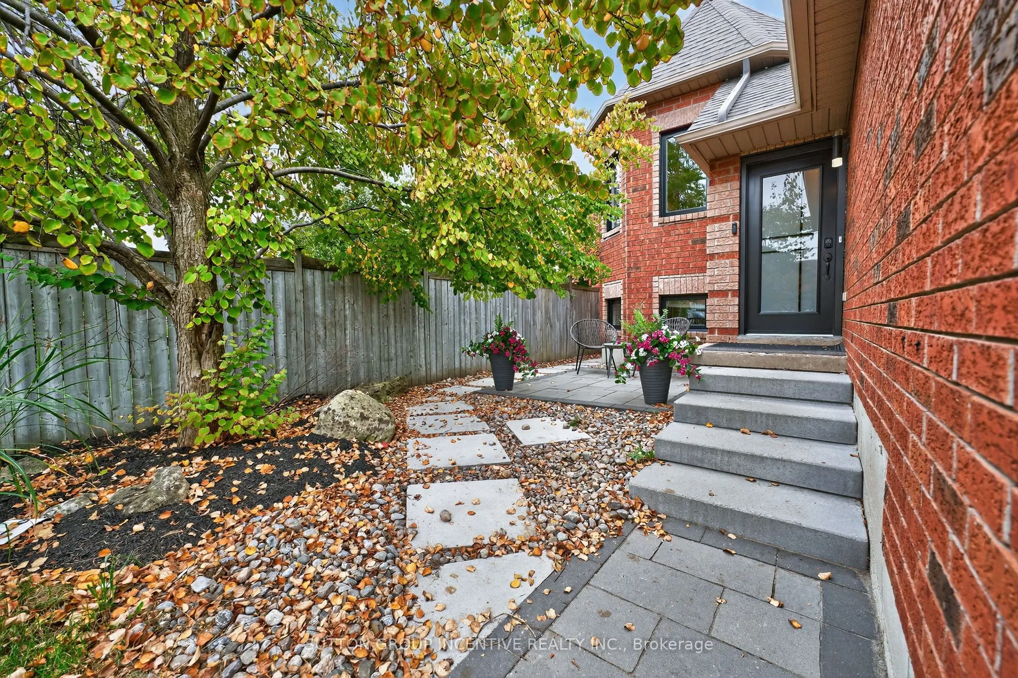 124 Hanmer Street E