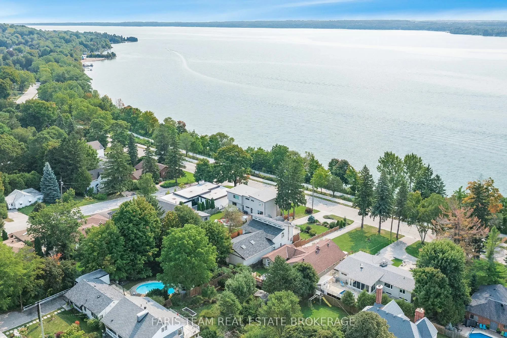 202 Kempenfelt Drive
