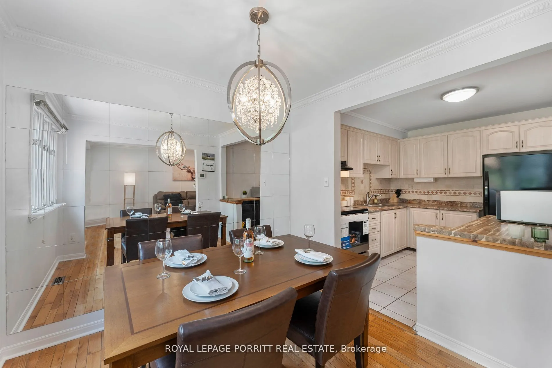 32 Chaucer Crescent