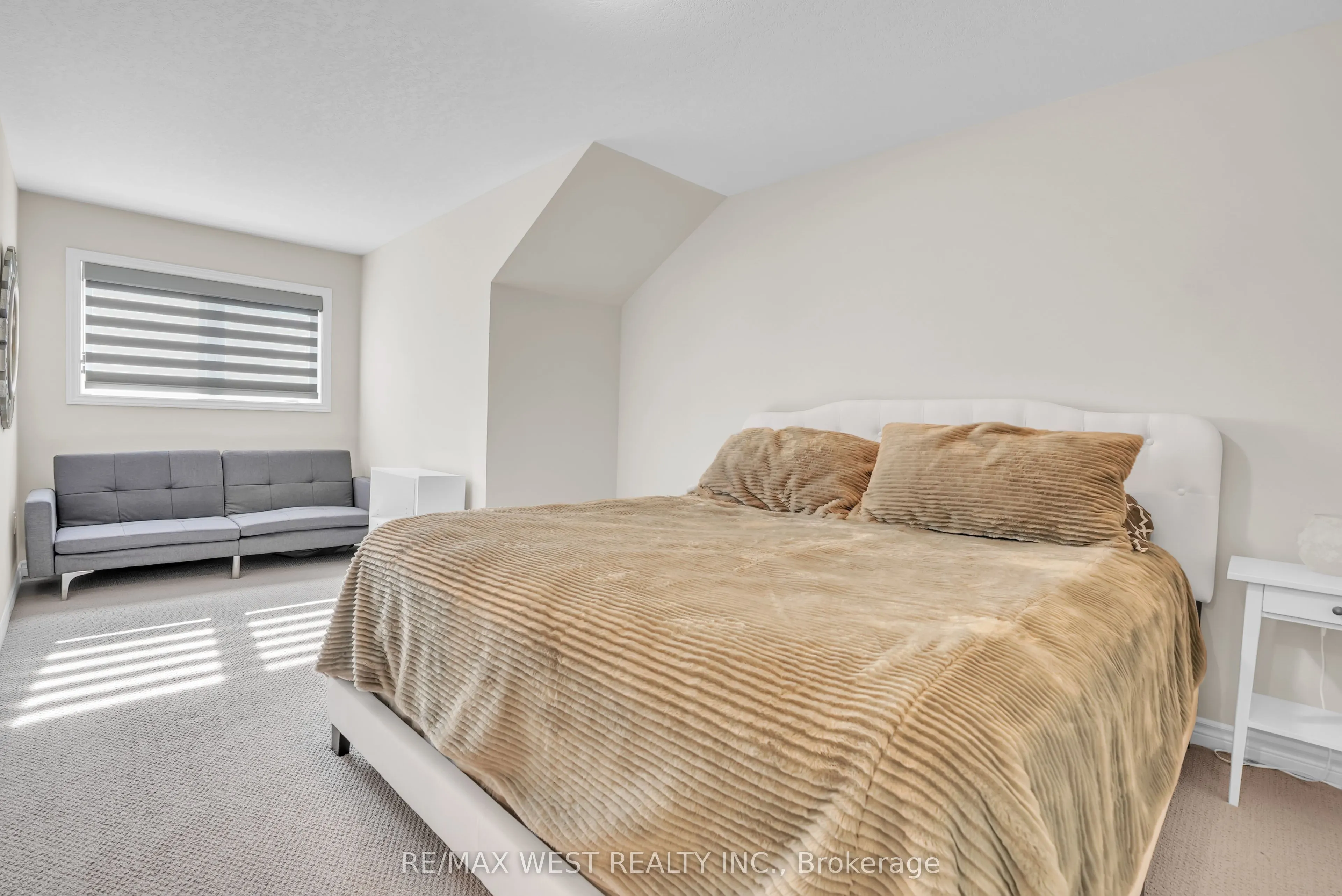8 Spooner Crescent