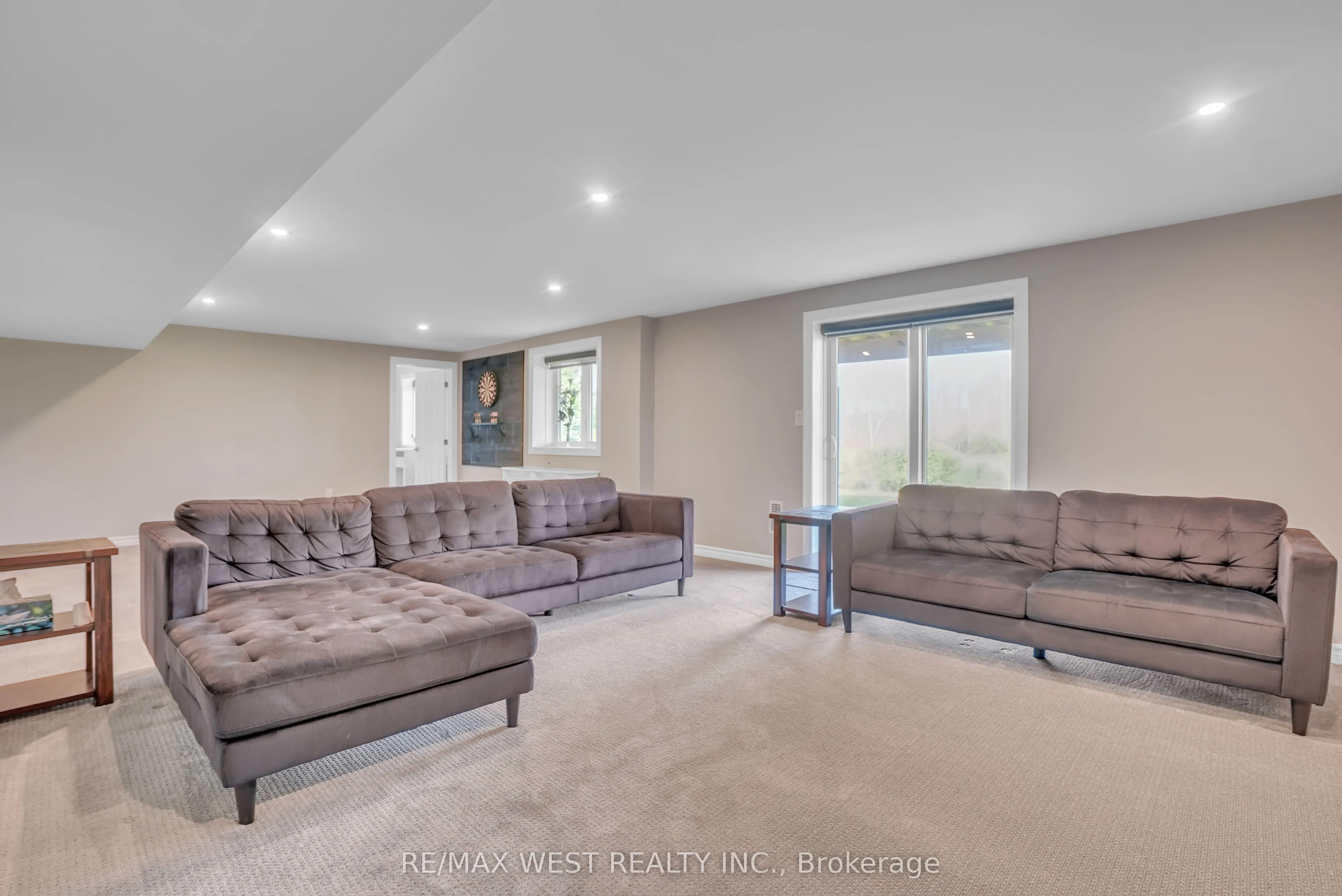 8 Spooner Crescent