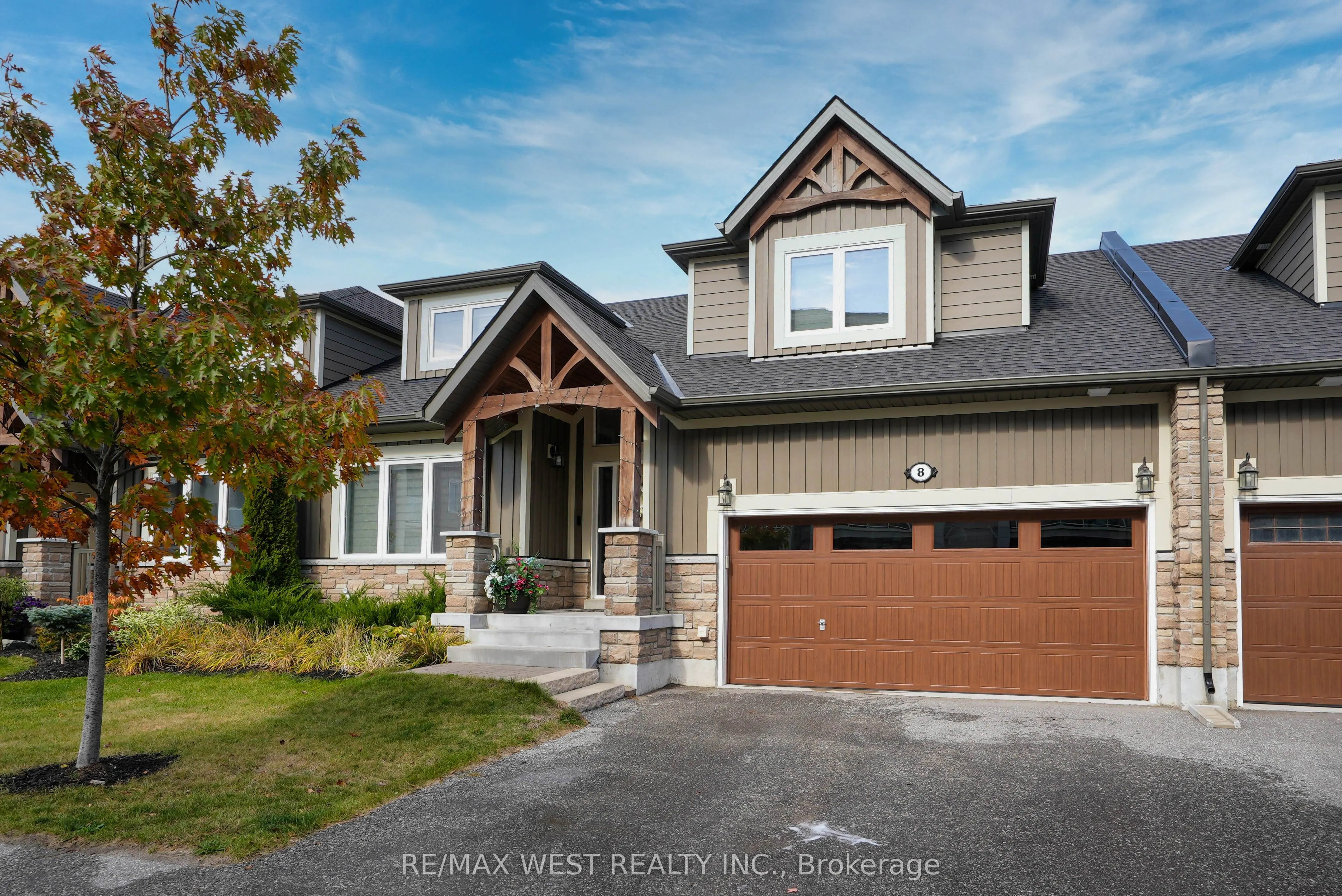 8 Spooner Crescent
